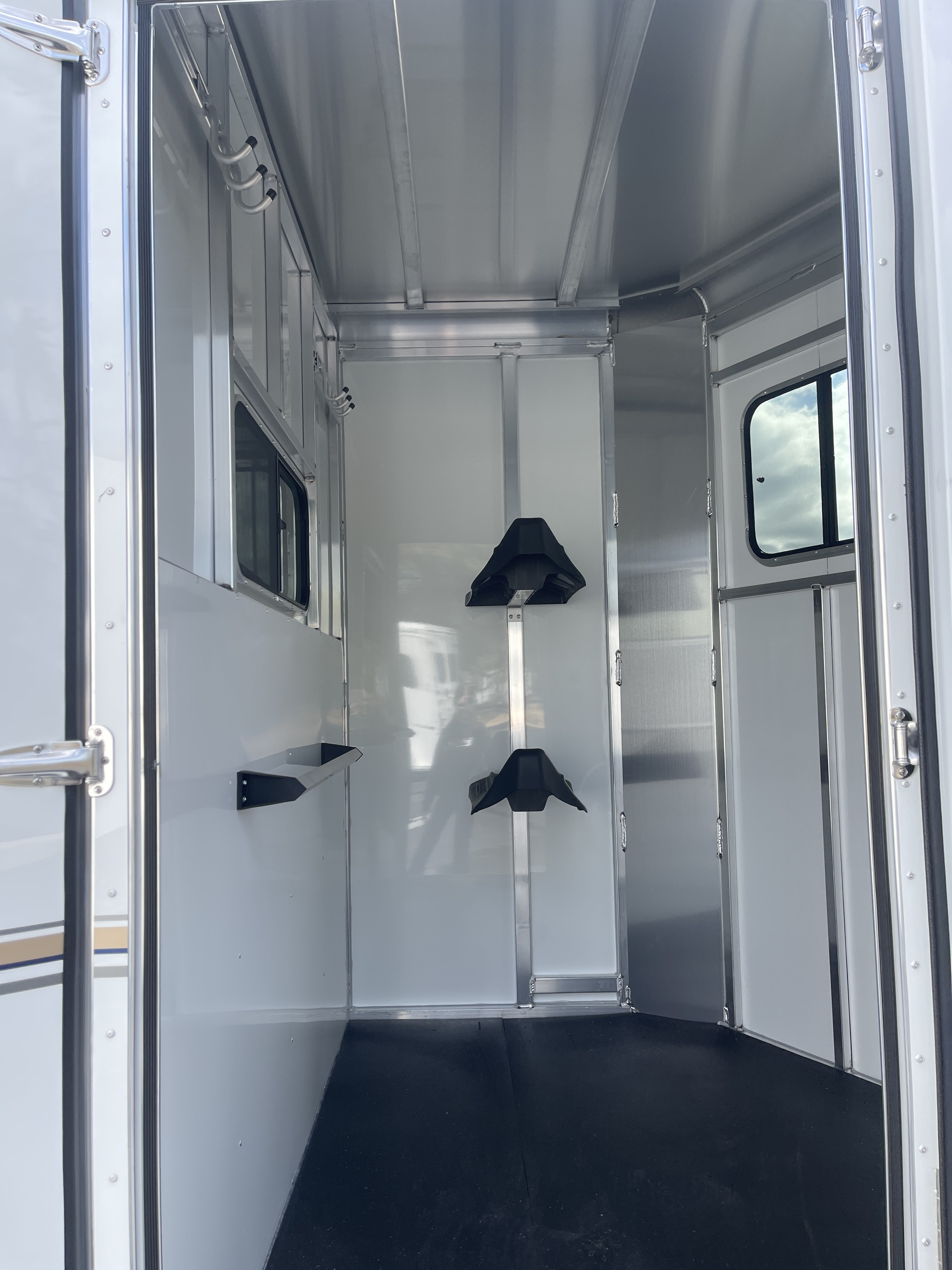 2025 Sundowner BP 2H CHARTER TR SE Horse Trailer