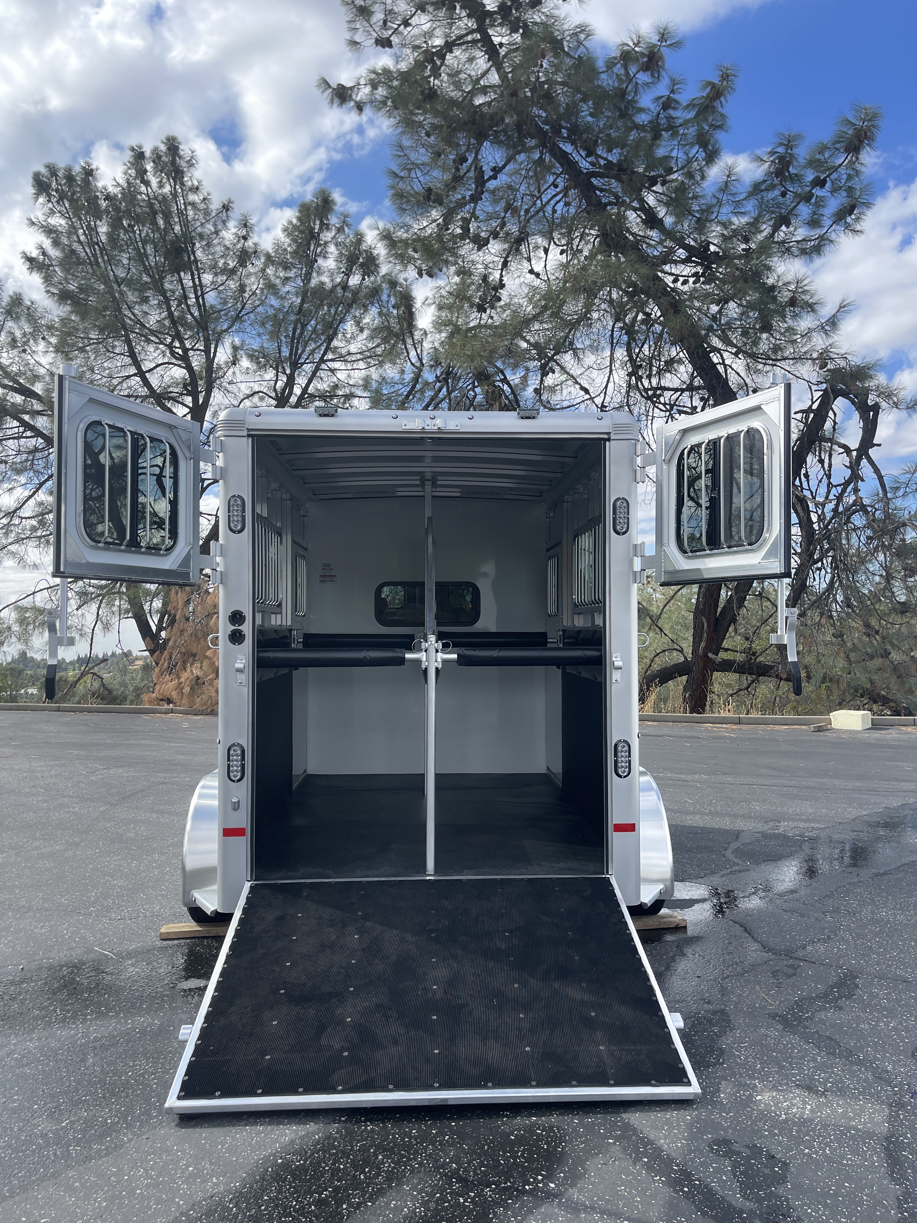 2025 Sundowner BP 2H CHARTER TR SE Horse Trailer