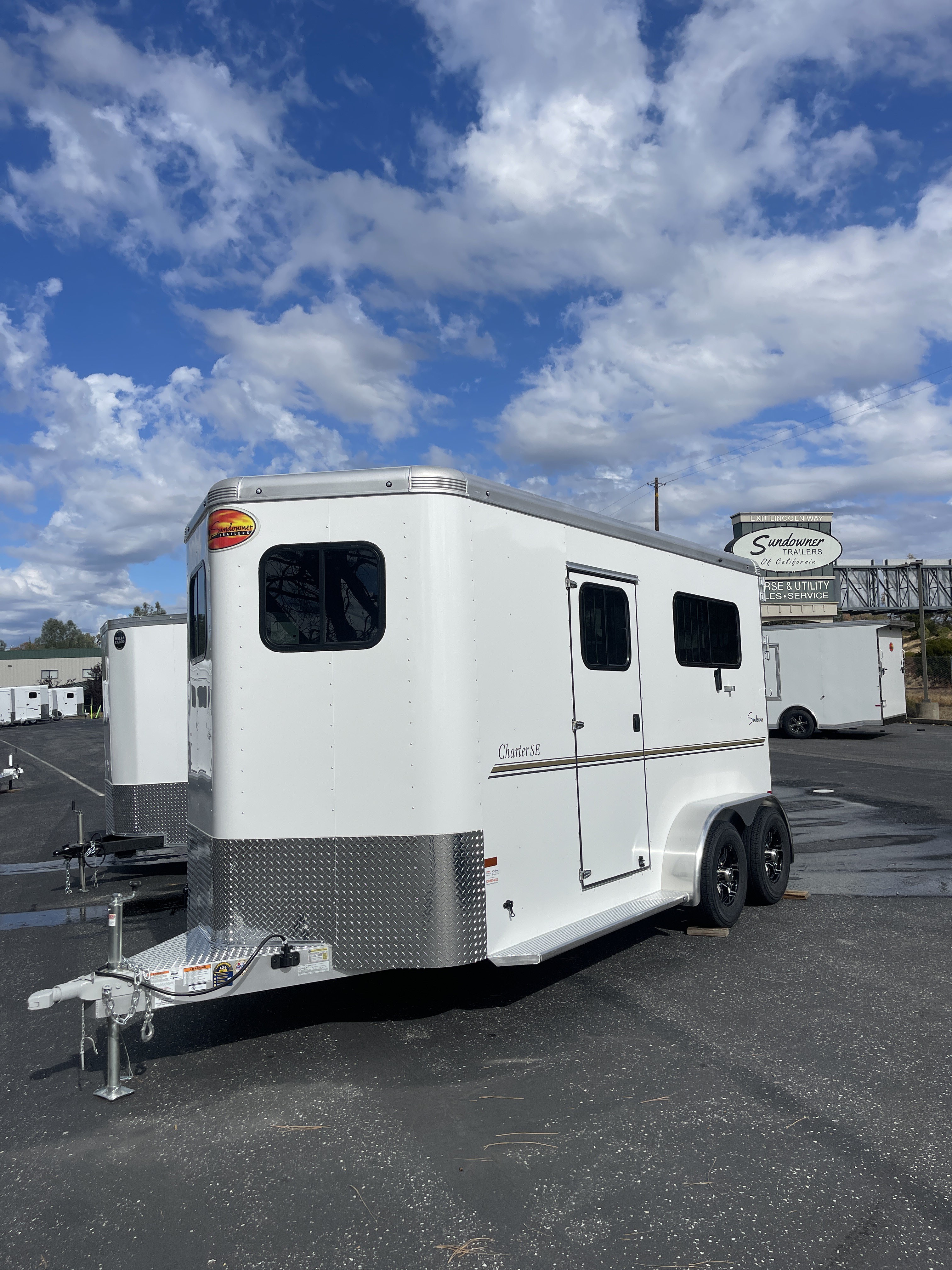 2025 Sundowner BP 2H CHARTER TR SE Horse Trailer