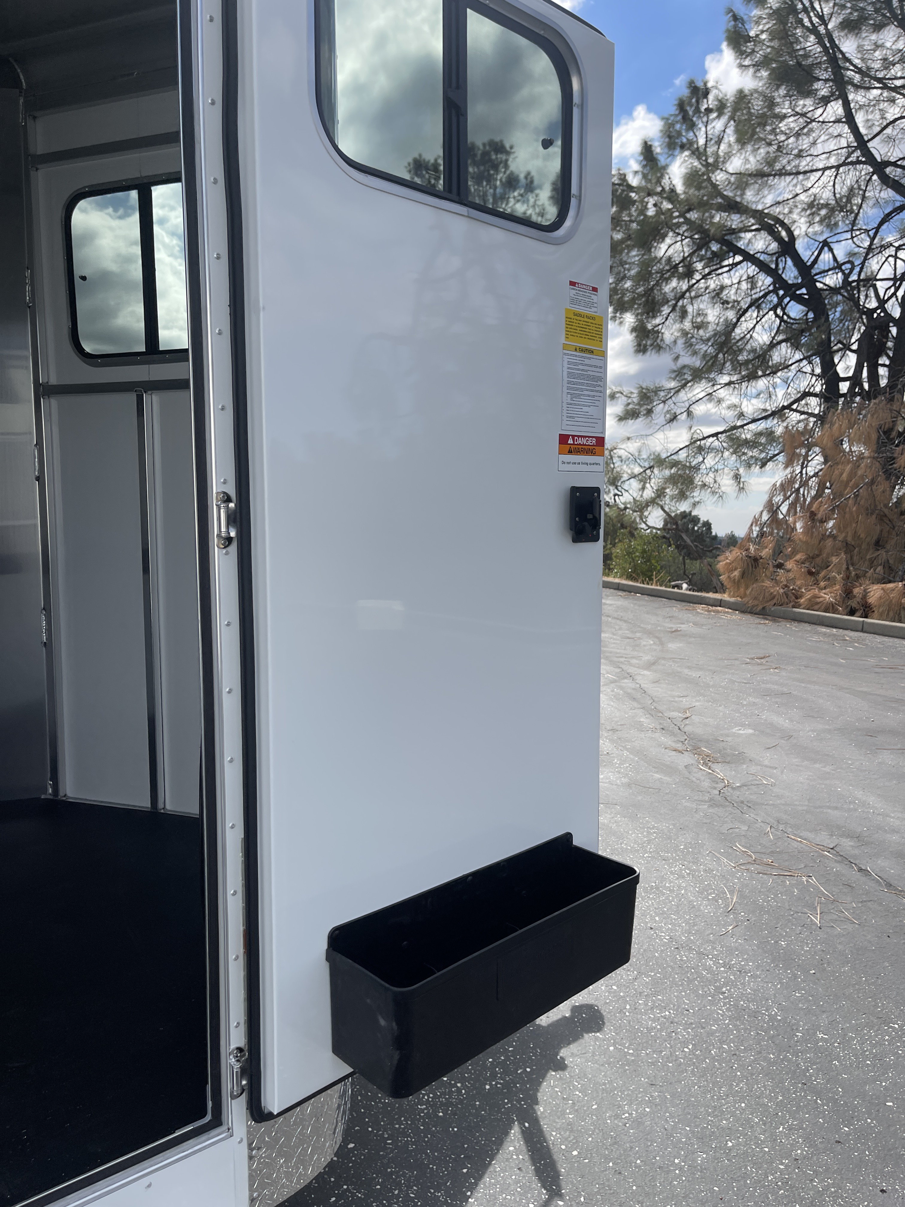 2025 Sundowner BP 2H CHARTER TR SE Horse Trailer