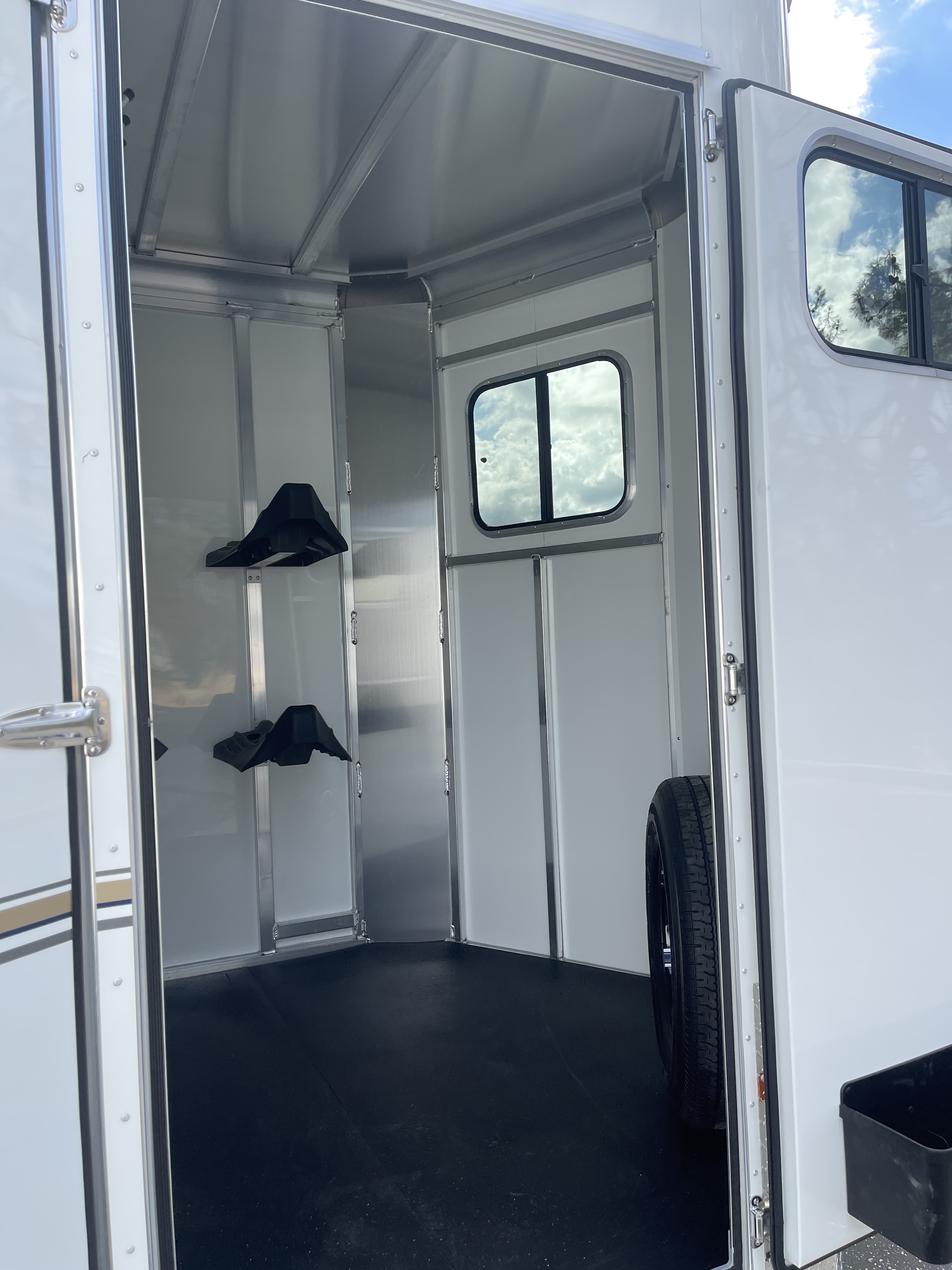 2025 Sundowner BP 2H CHARTER TR SE Horse Trailer