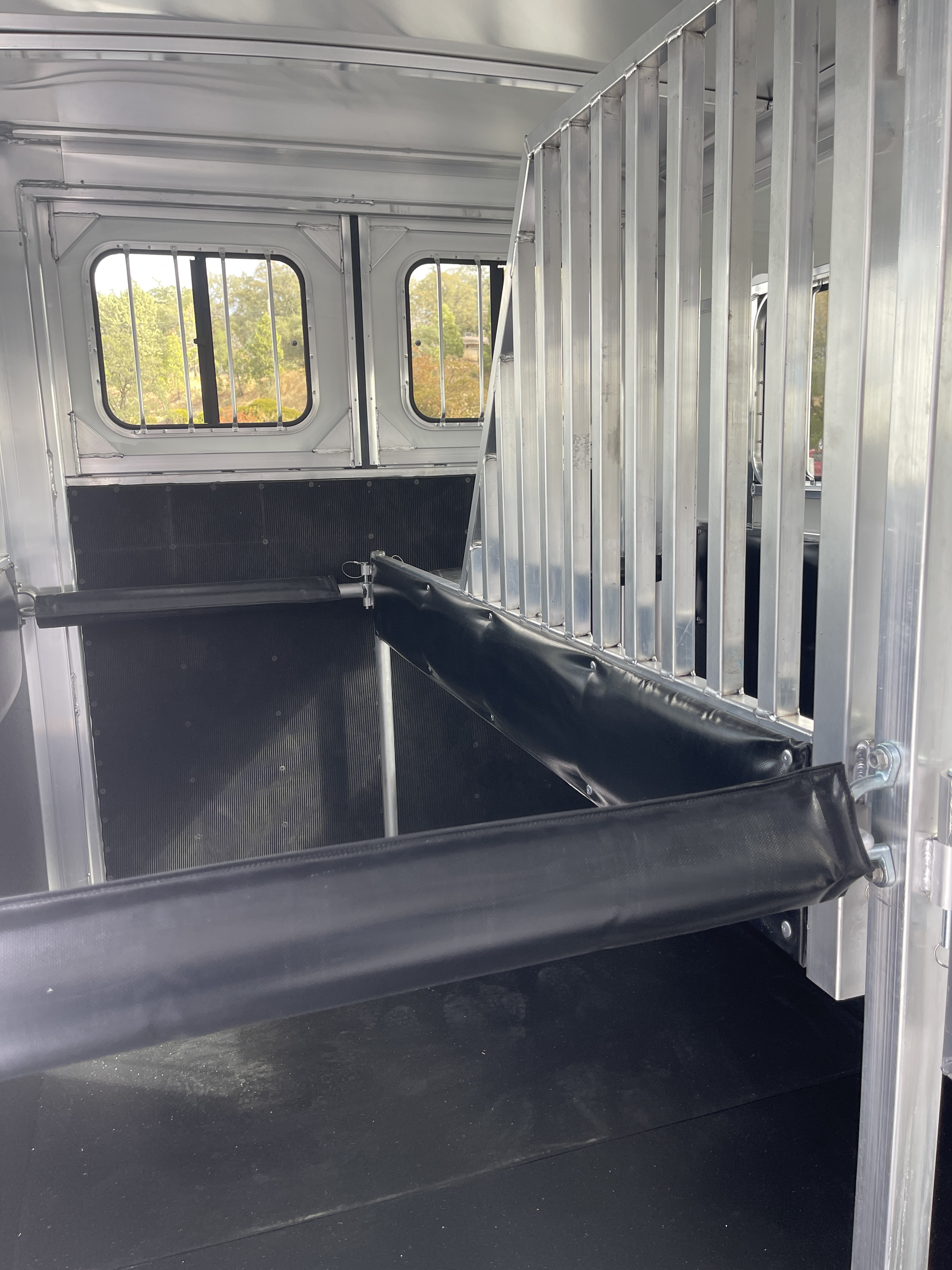 2025 Sundowner BP 2H CHARTER TR SE Horse Trailer