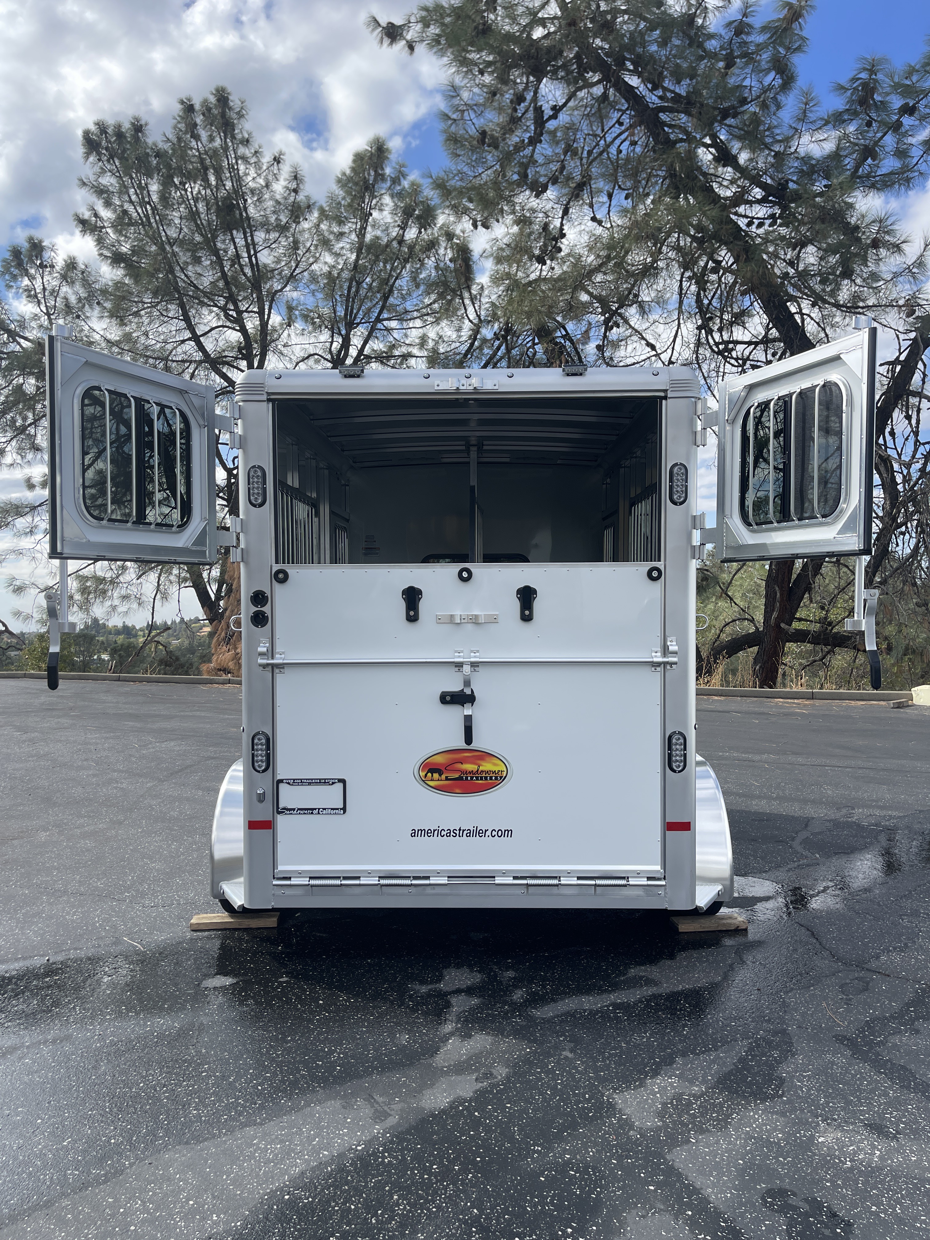 2025 Sundowner BP 2H CHARTER TR SE Horse Trailer