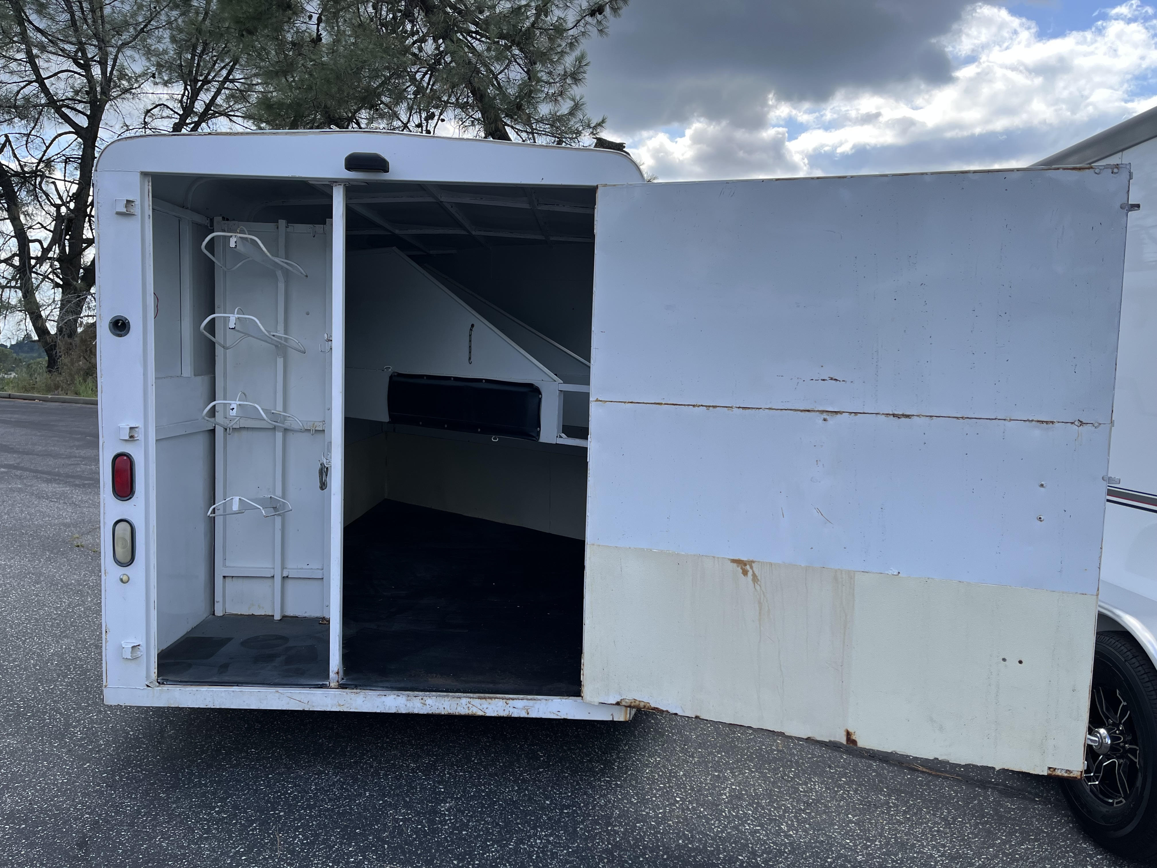 1995 Trails West GN 3H CLASSIC Horse Trailer