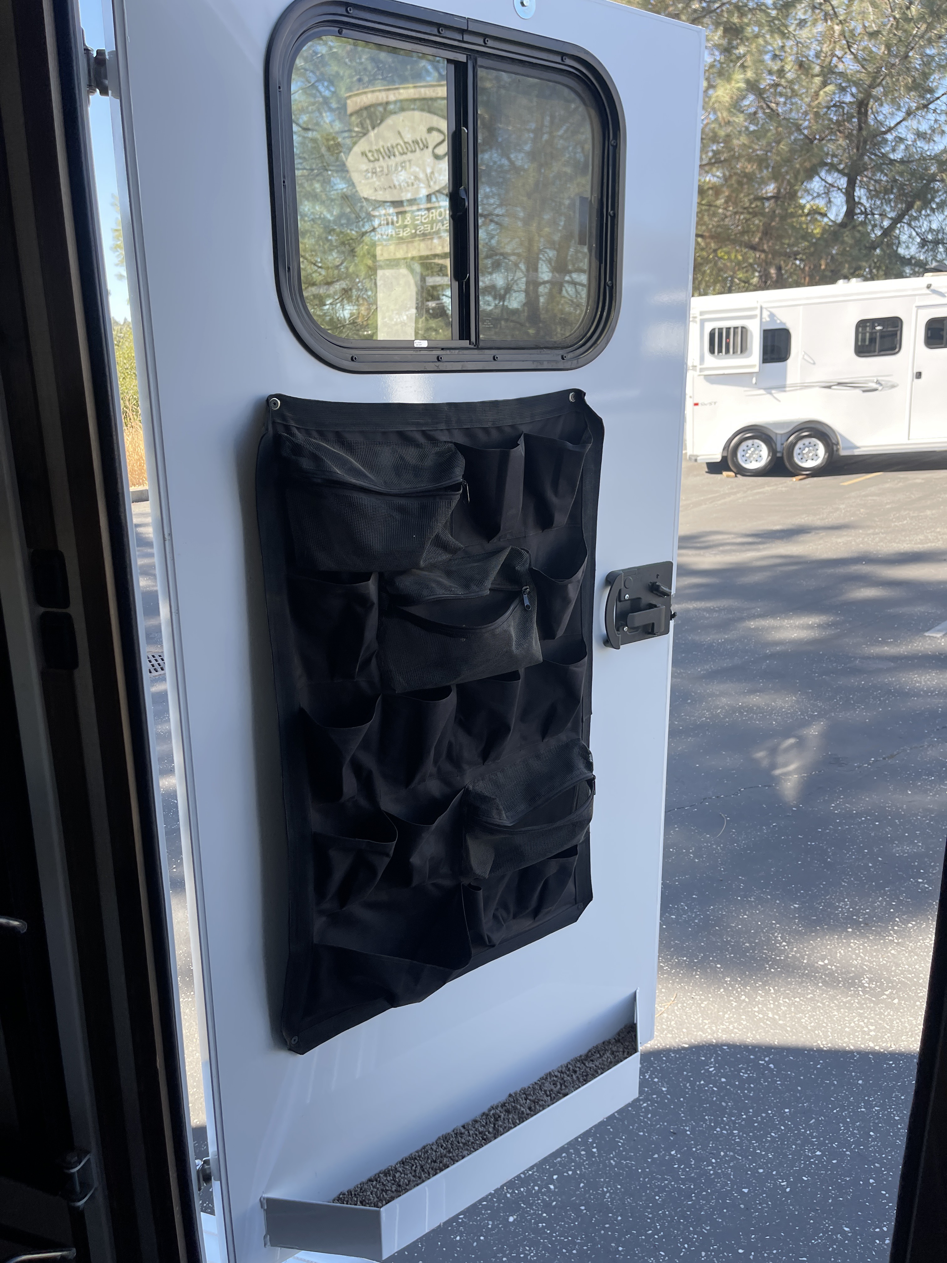 2024 Trails West GN Sante FE 17' Straight Horse Trailer