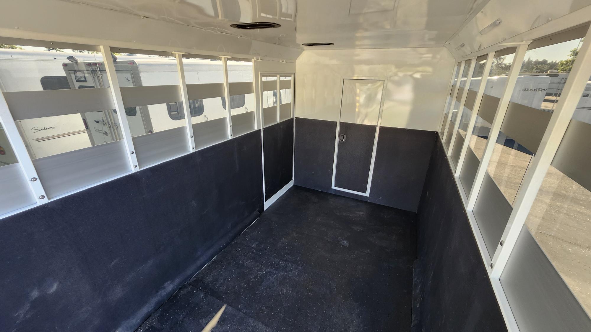 2024 Trails West GN Sante FE 17' Straight Horse Trailer