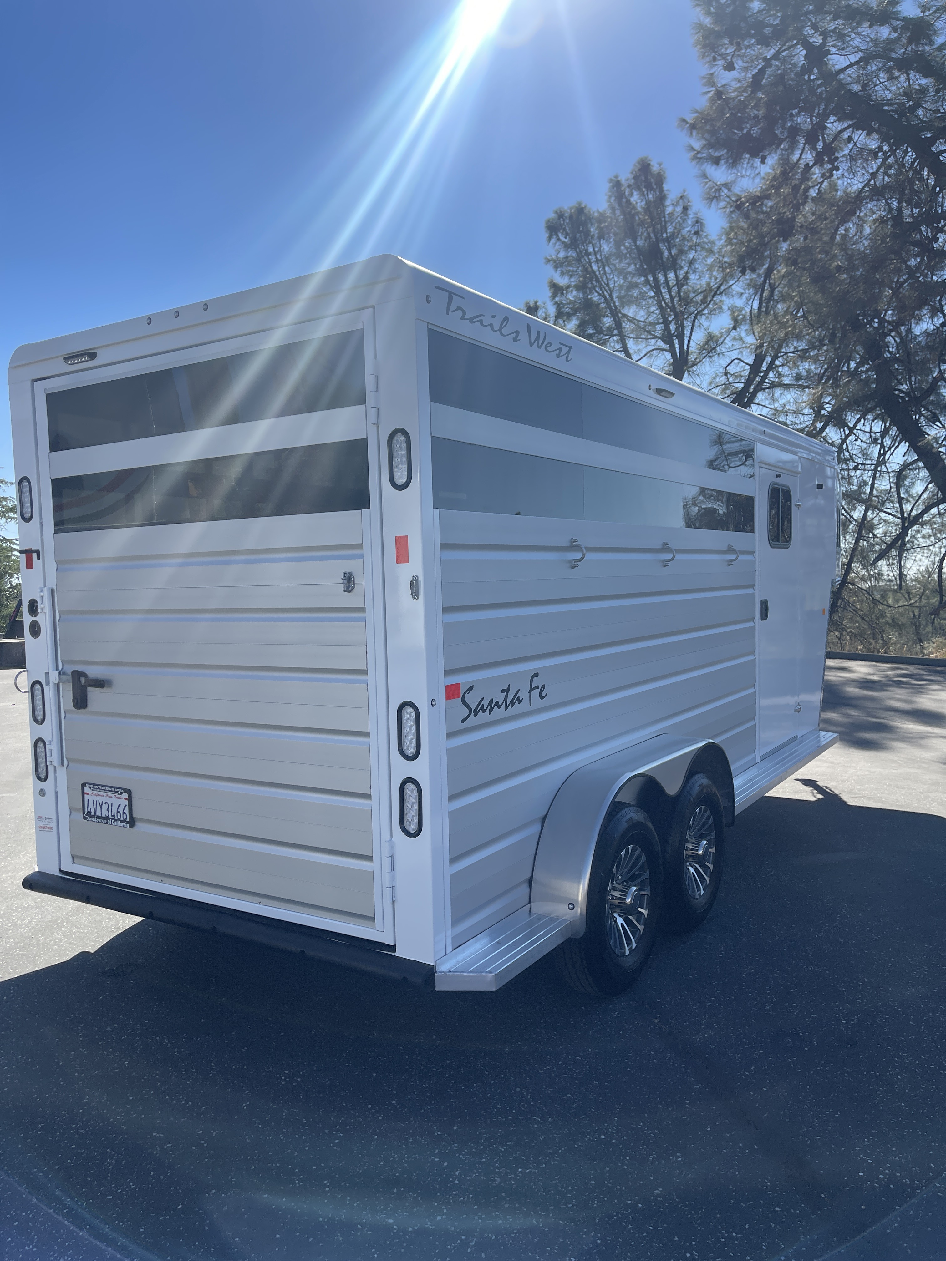 2024 Trails West GN Sante FE 17' Straight Horse Trailer