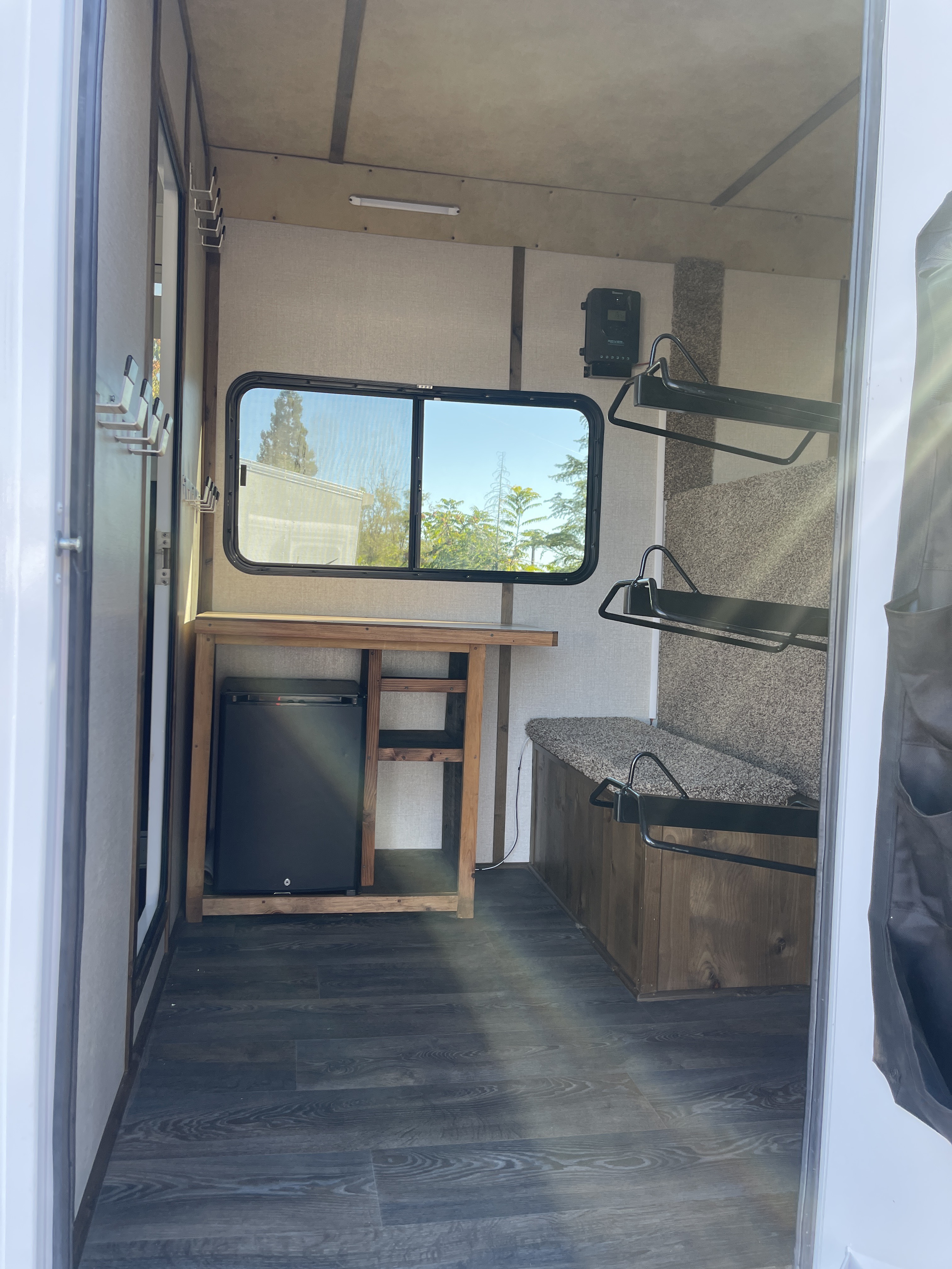 2024 Trails West GN Sante FE 17' Straight Horse Trailer