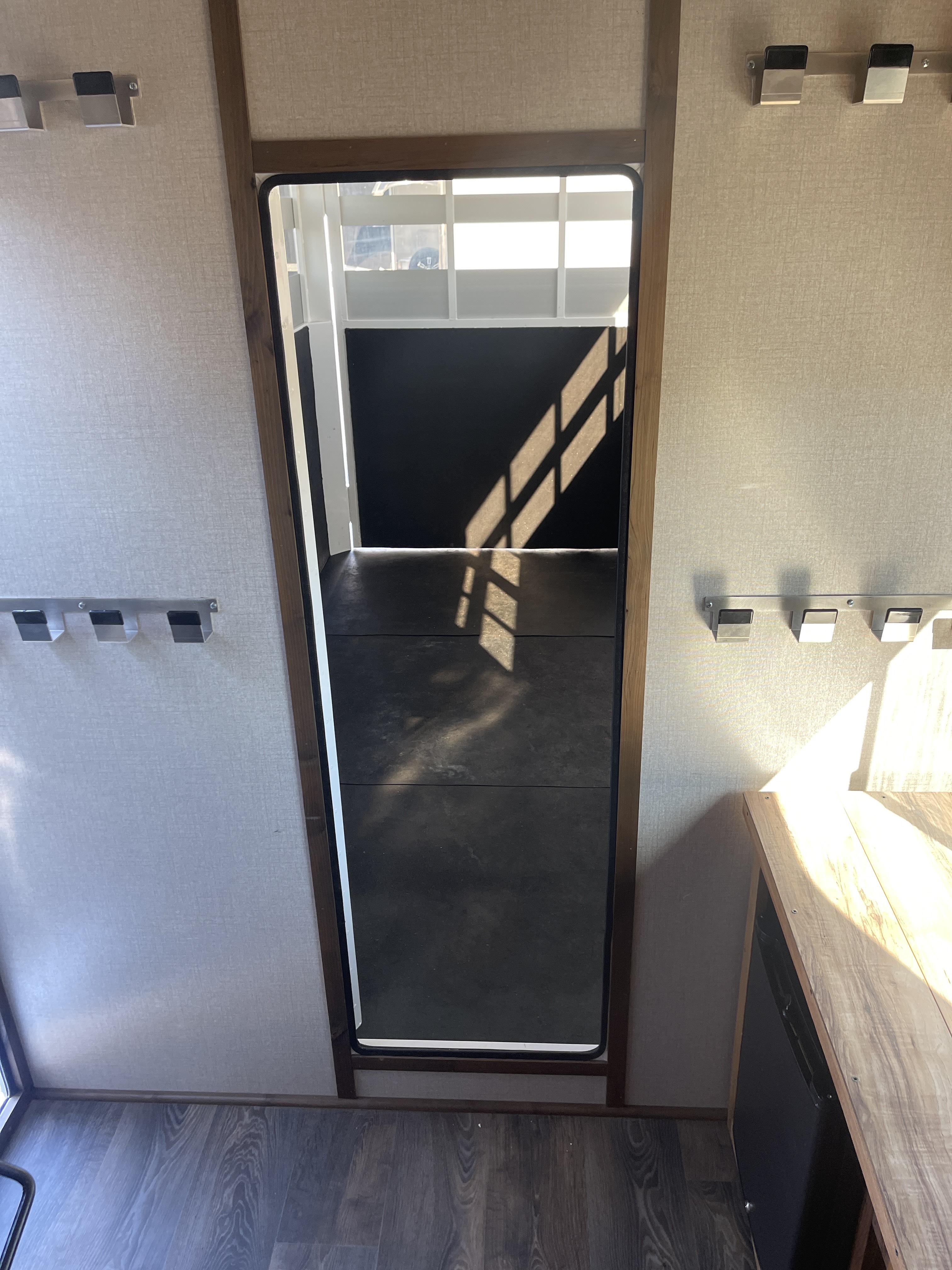 2024 Trails West GN Sante FE 17' Straight Horse Trailer