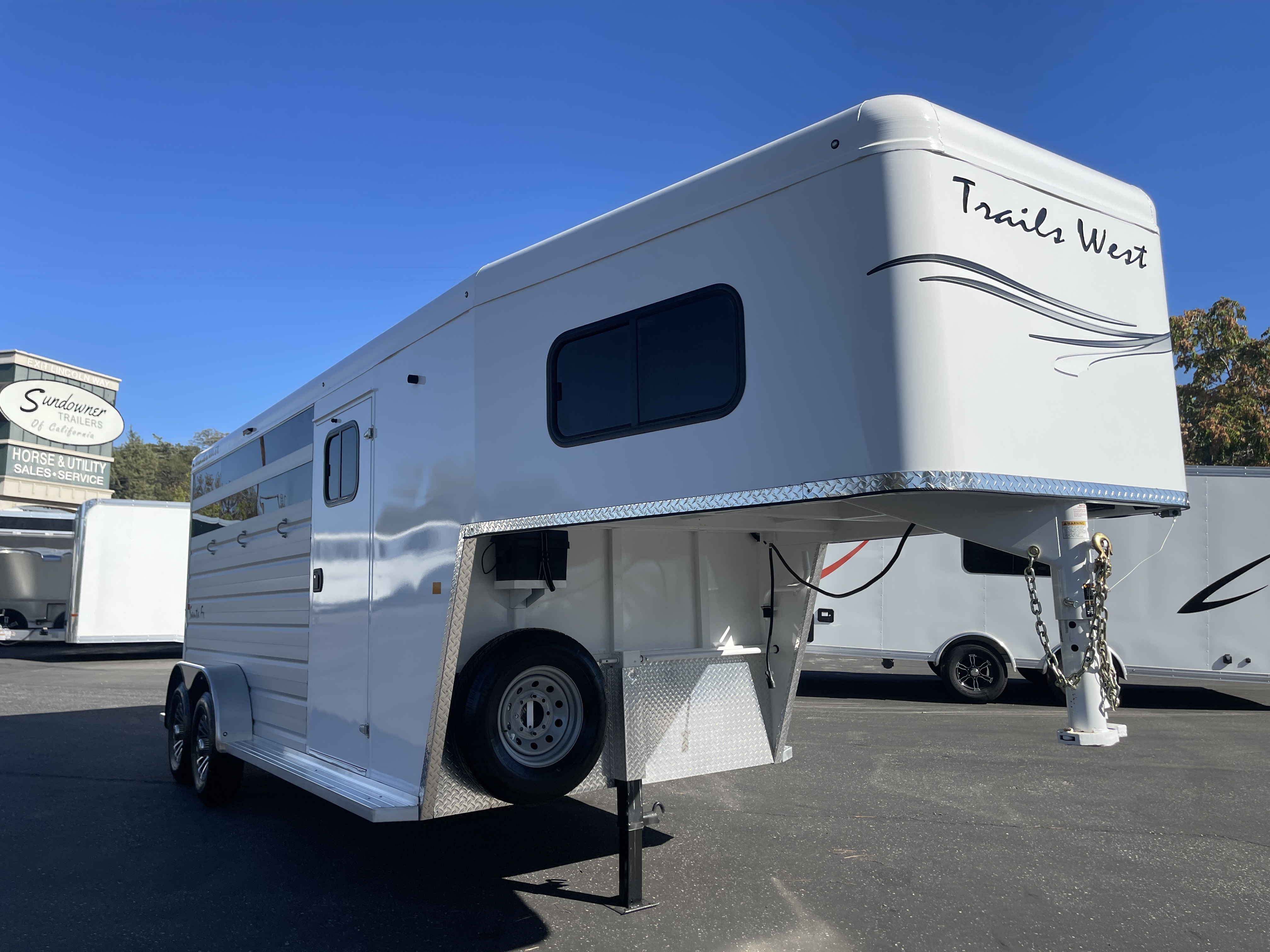 2024 Trails West GN Sante FE 17' Straight Horse Trailer