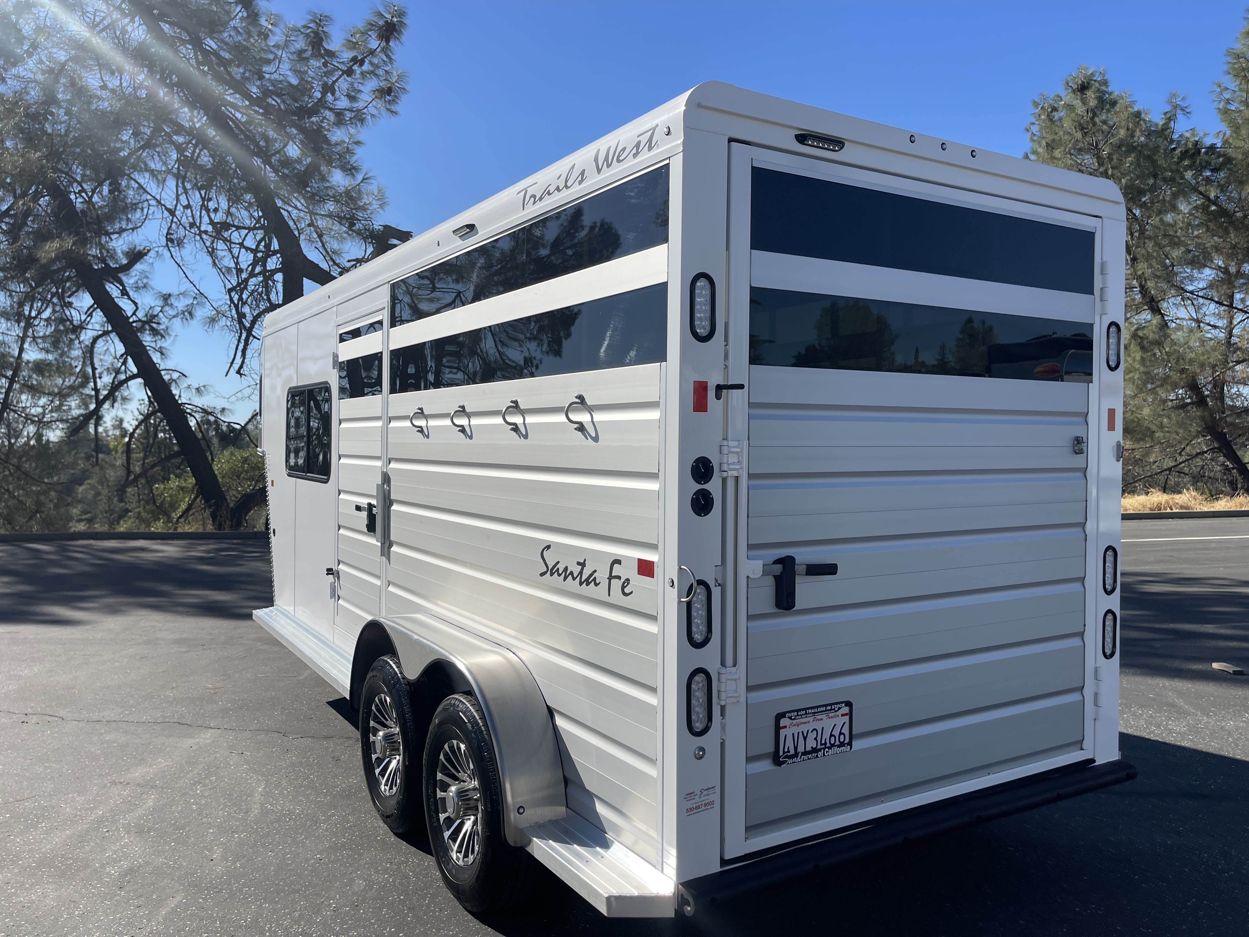 2024 Trails West GN Sante FE 17' Straight Horse Trailer