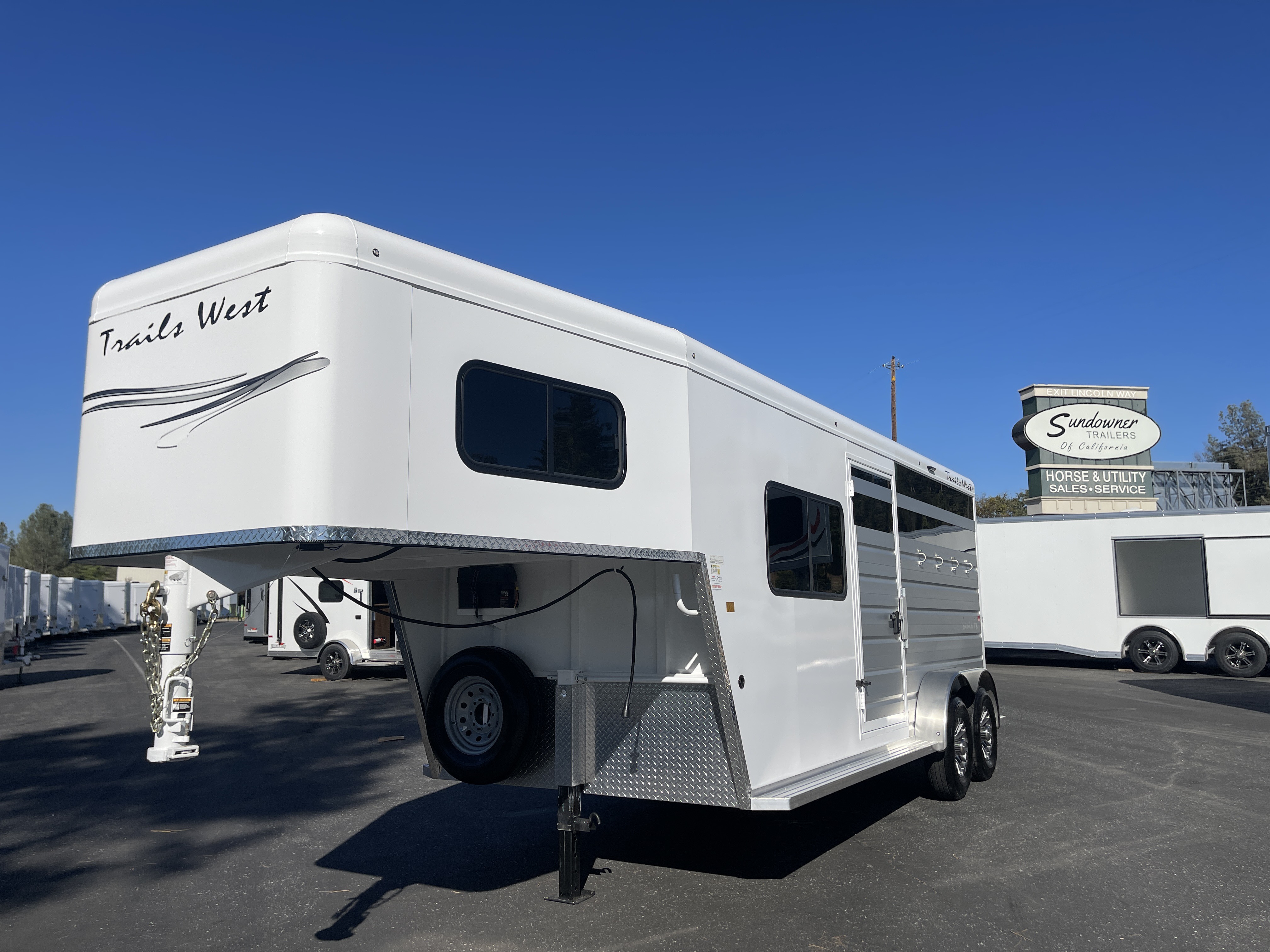 2024 Trails West GN Sante FE 17' Straight Horse Trailer
