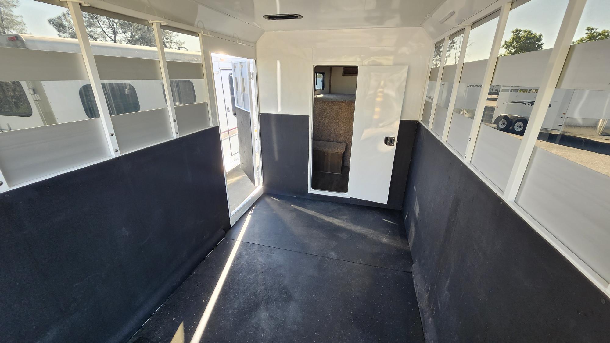 2024 Trails West GN Sante FE 17' Straight Horse Trailer