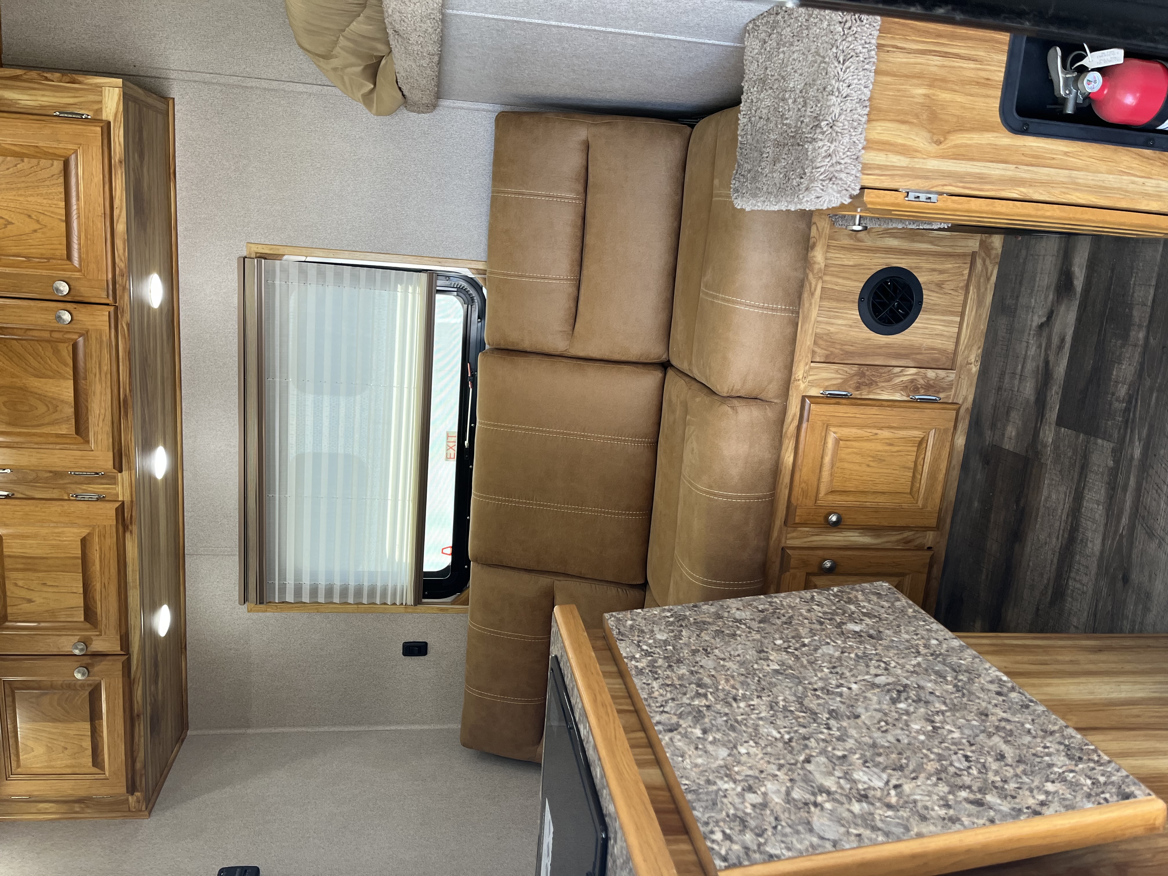 2024 Sundowner LQ 2H SANTA FE SS 6906 LQ