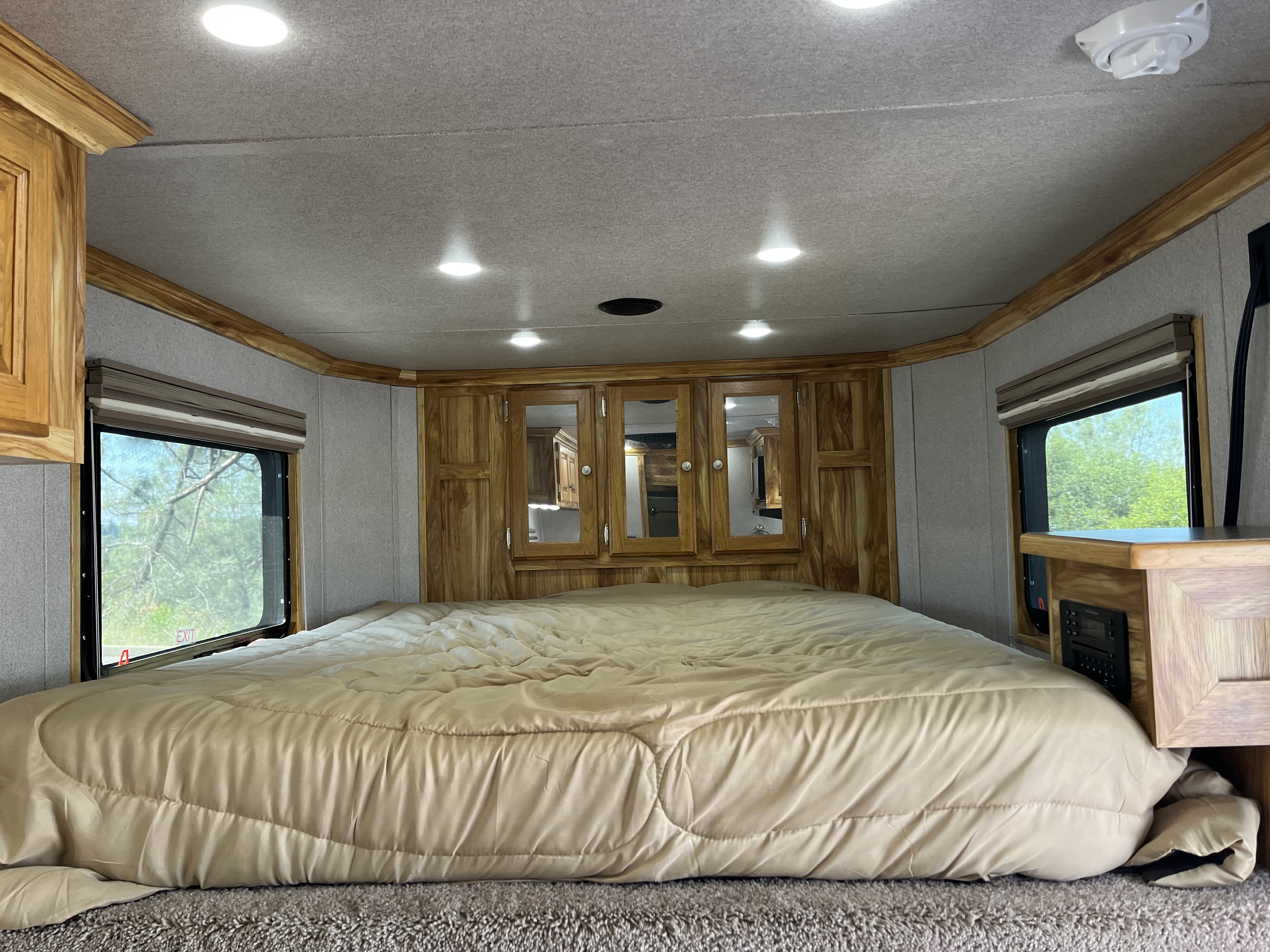 2024 Sundowner LQ 2H SANTA FE SS 6906 LQ