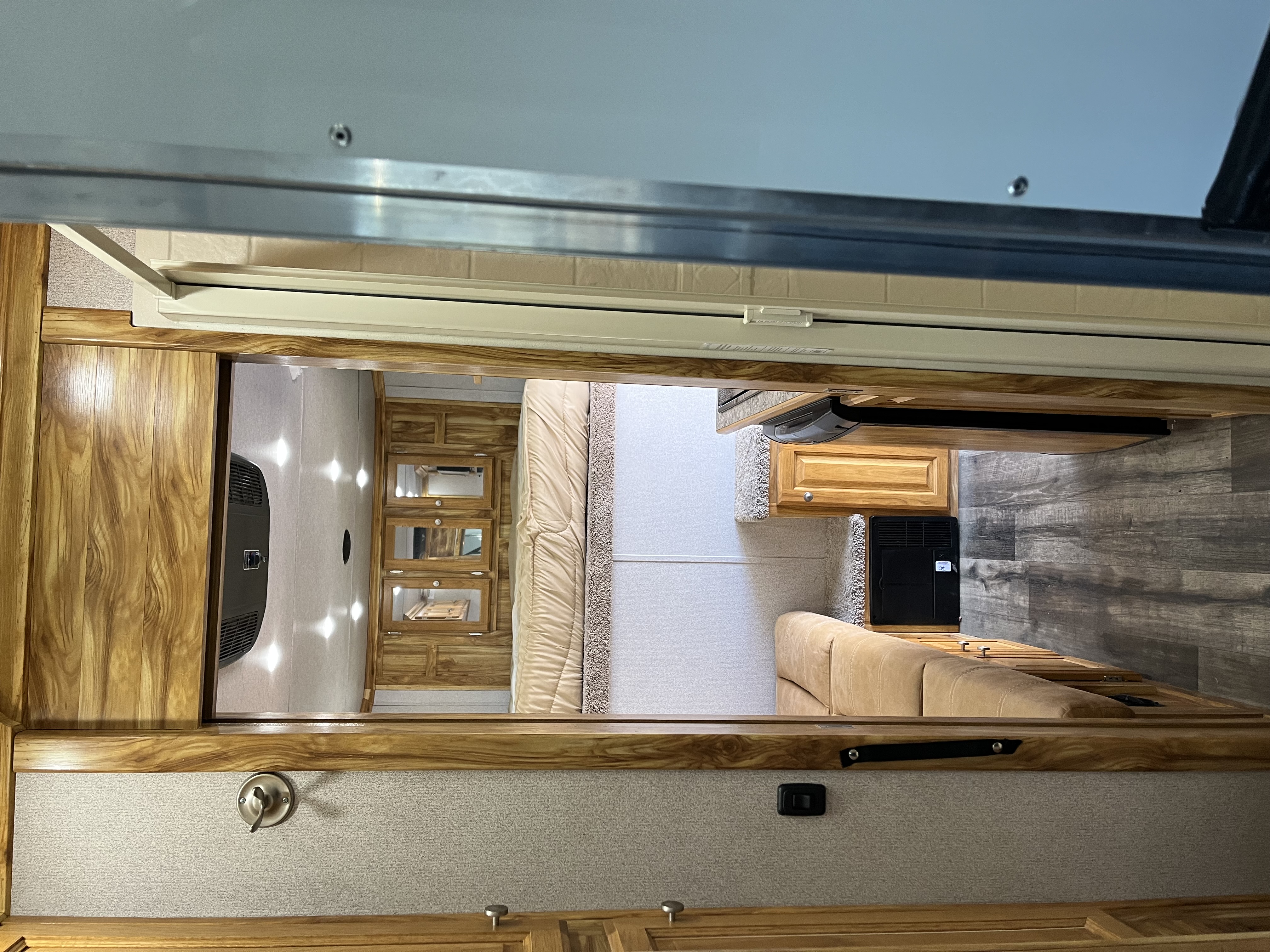 2024 Sundowner LQ 2H SANTA FE SS 6906 LQ