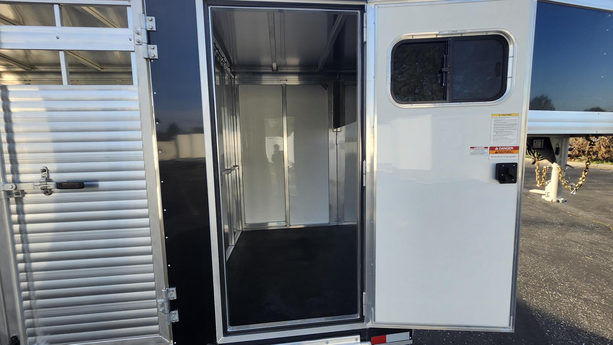 2026 Sundowner GN 20' Rancher TR Horse Trailer