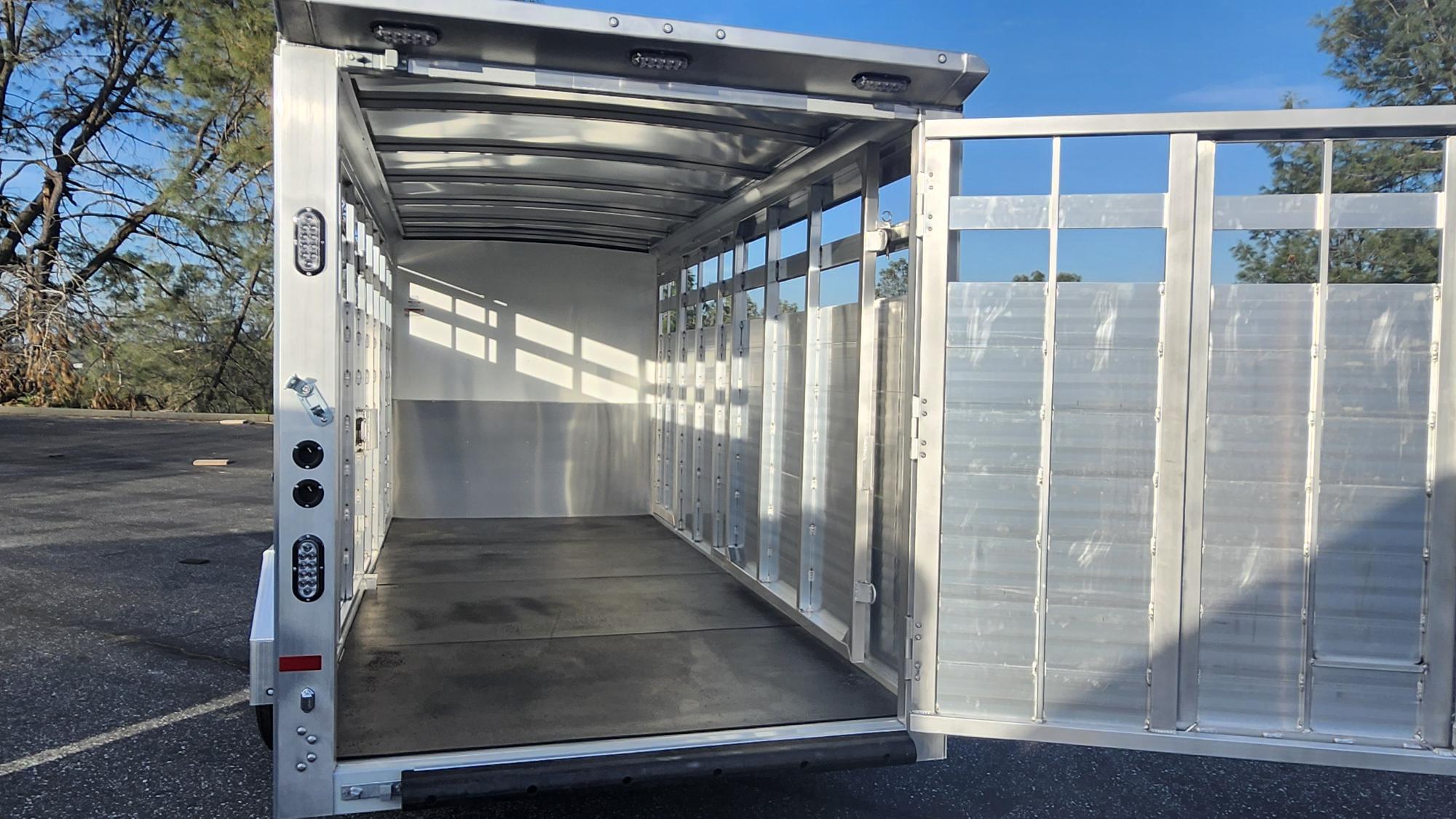 2026 Sundowner GN 20' Rancher TR Horse Trailer