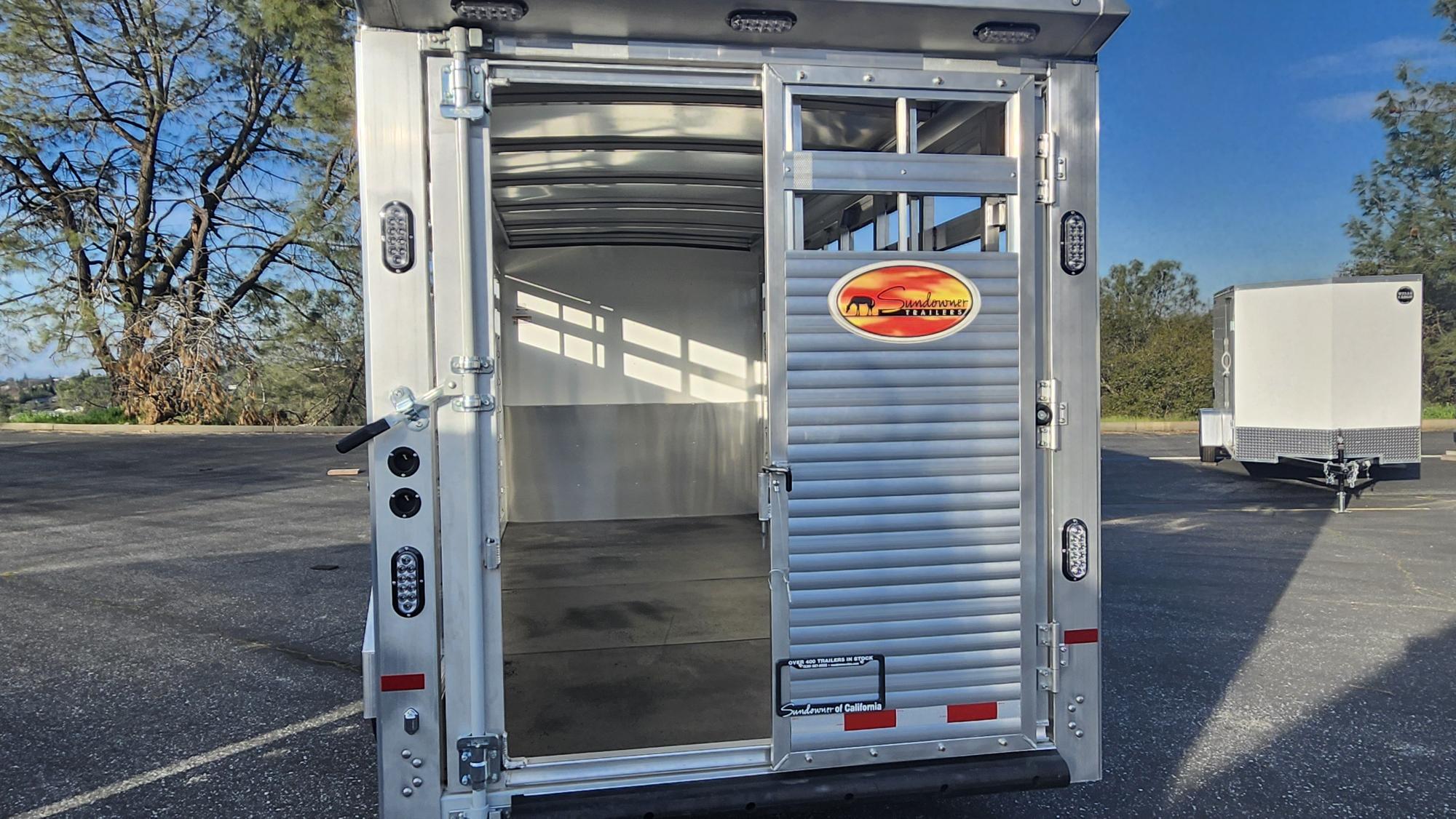 2026 Sundowner GN 20' Rancher TR Horse Trailer