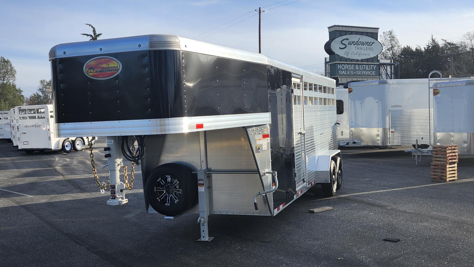 2026 Sundowner GN 20' Rancher TR Horse Trailer