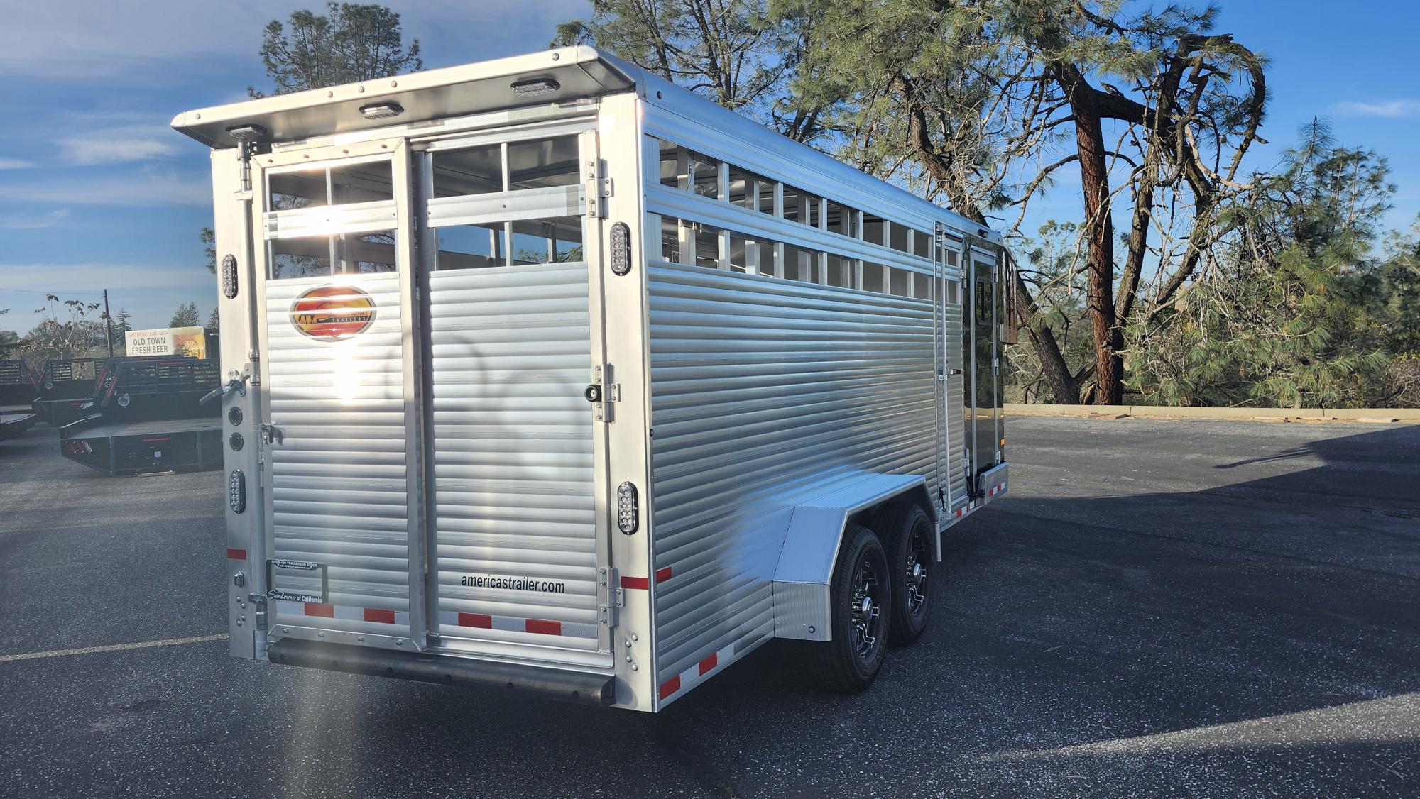 2026 Sundowner GN 20' Rancher TR Horse Trailer