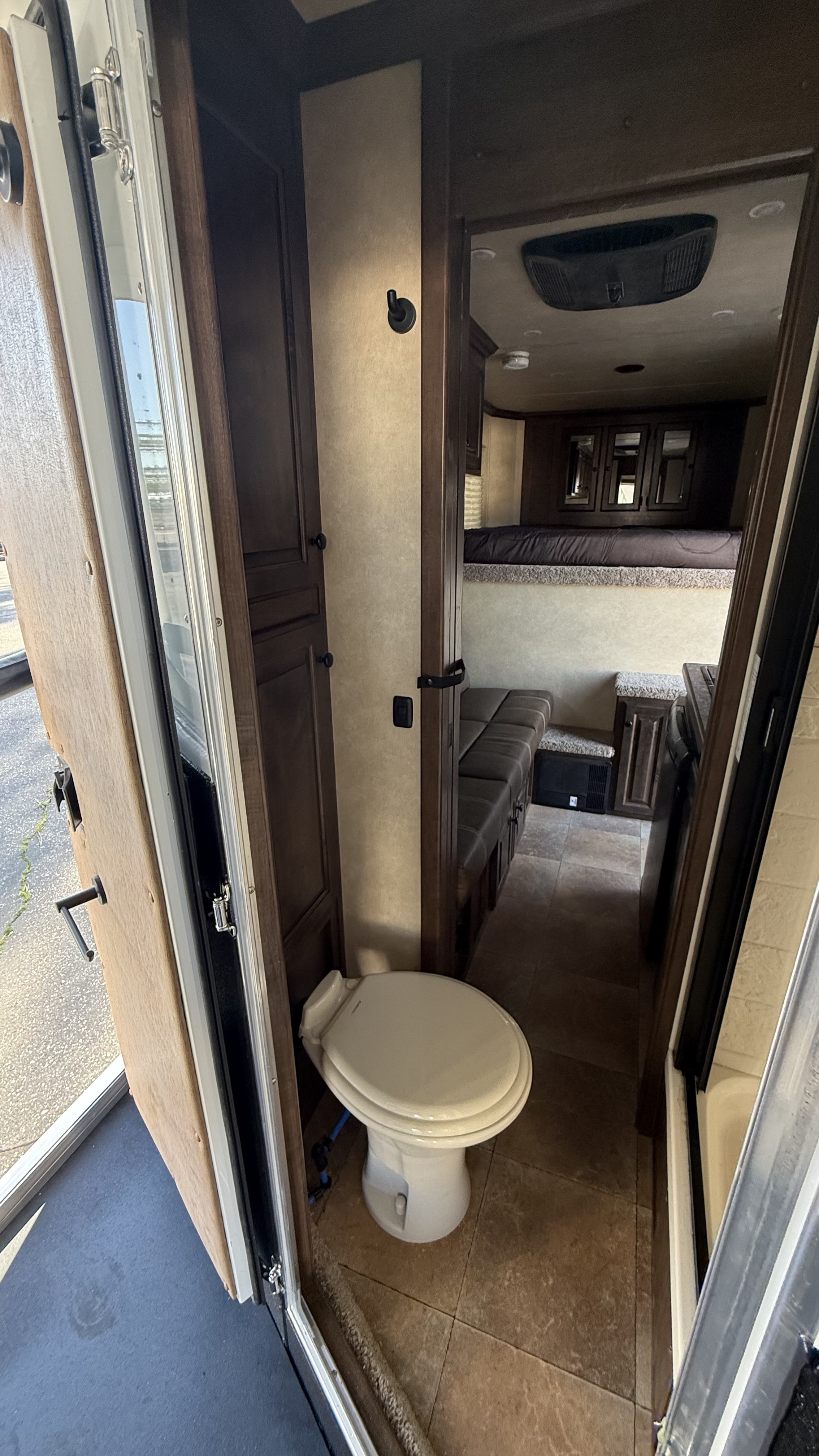 2025 Sundowner LQ 2H SANTA FE SS 6906 LQ