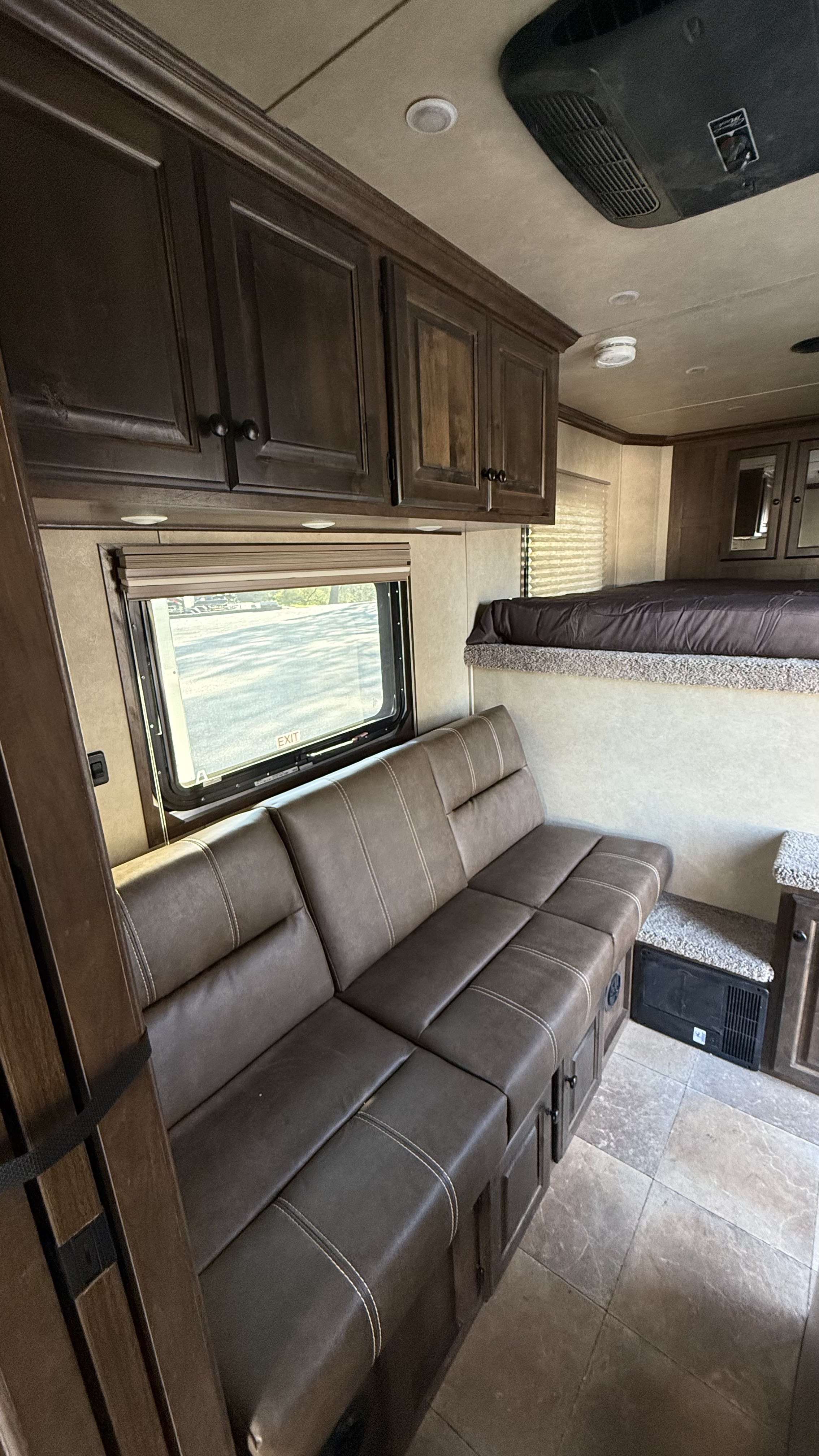 2025 Sundowner LQ 2H SANTA FE SS 6906 LQ