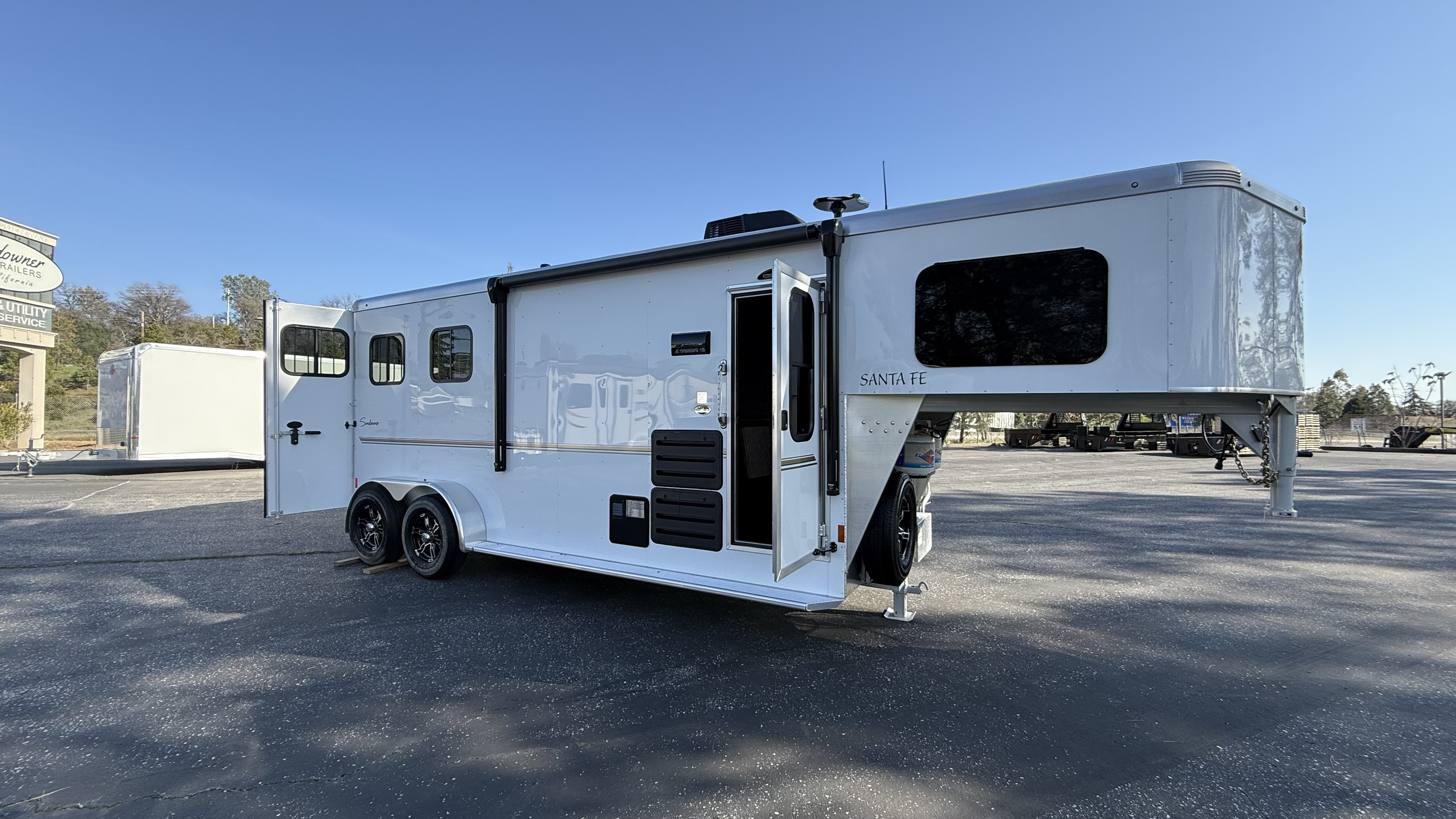 2025 Sundowner LQ 2H SANTA FE SS 6906 LQ