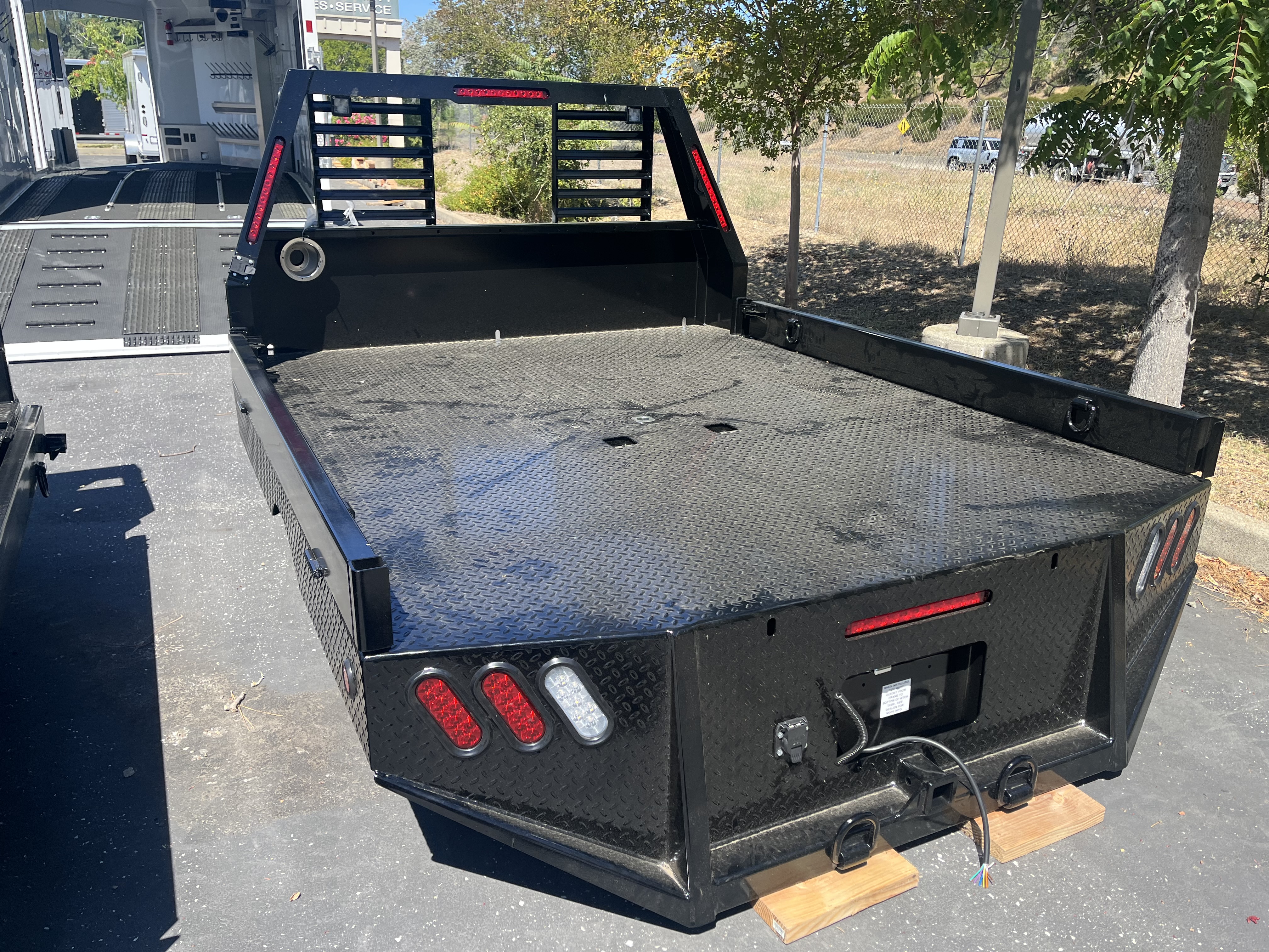 2026 Great Northern STANDARD TRUCK BED SINGLE with B&W Truck Bed