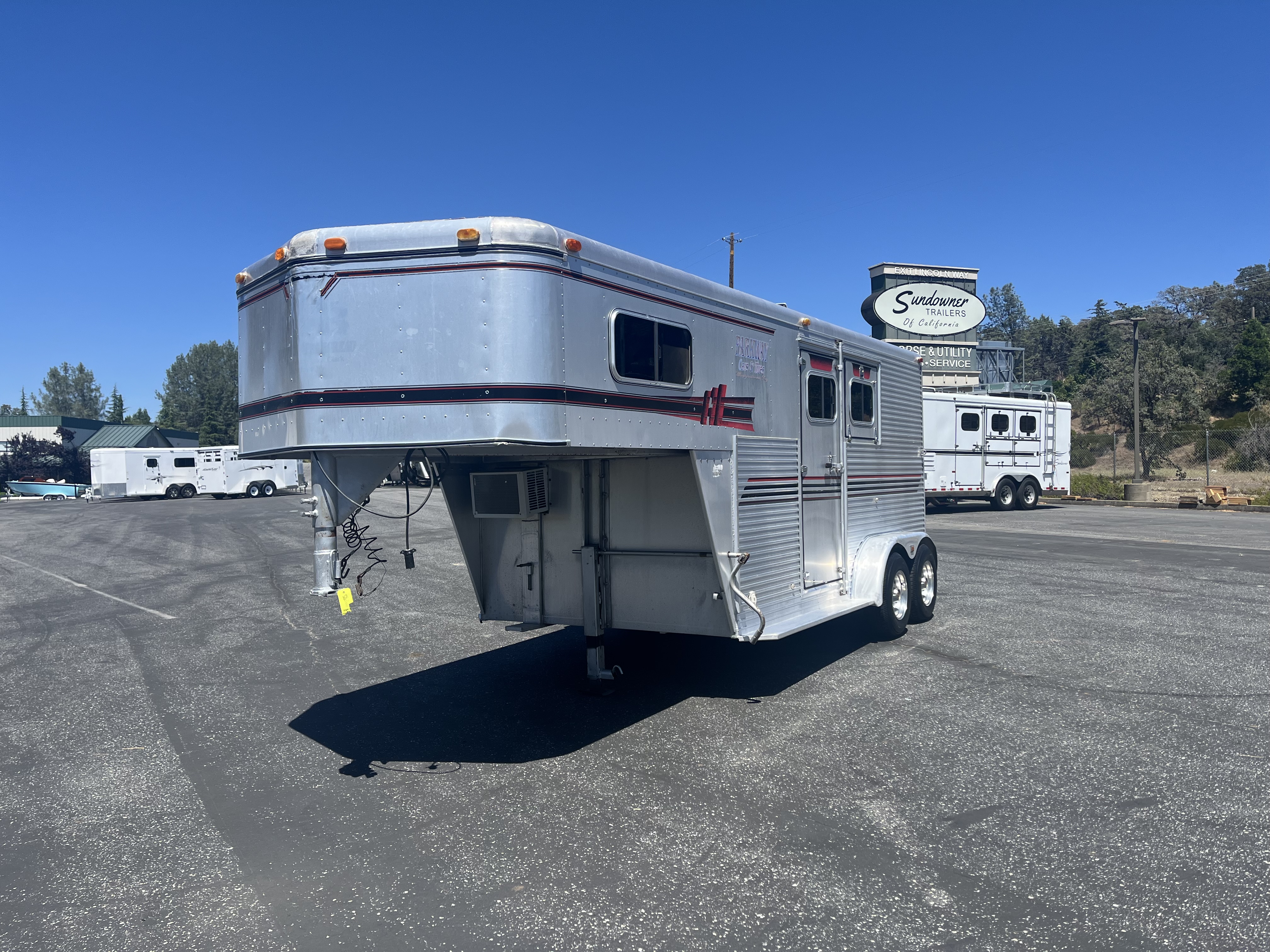 1991 Sundowner GN 2H Sunlite Horse Trailer