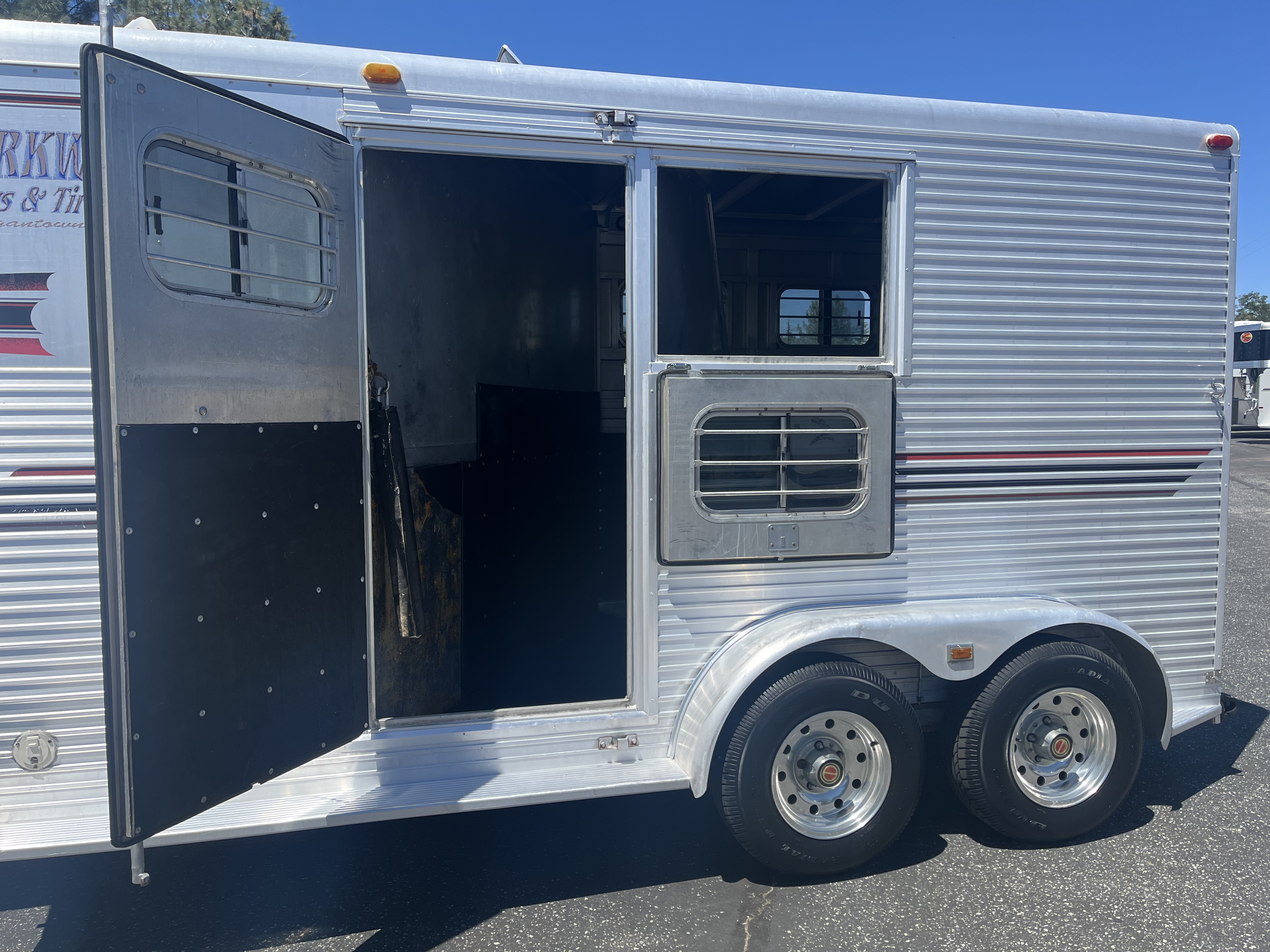 1991 Sundowner GN 2H Sunlite Horse Trailer