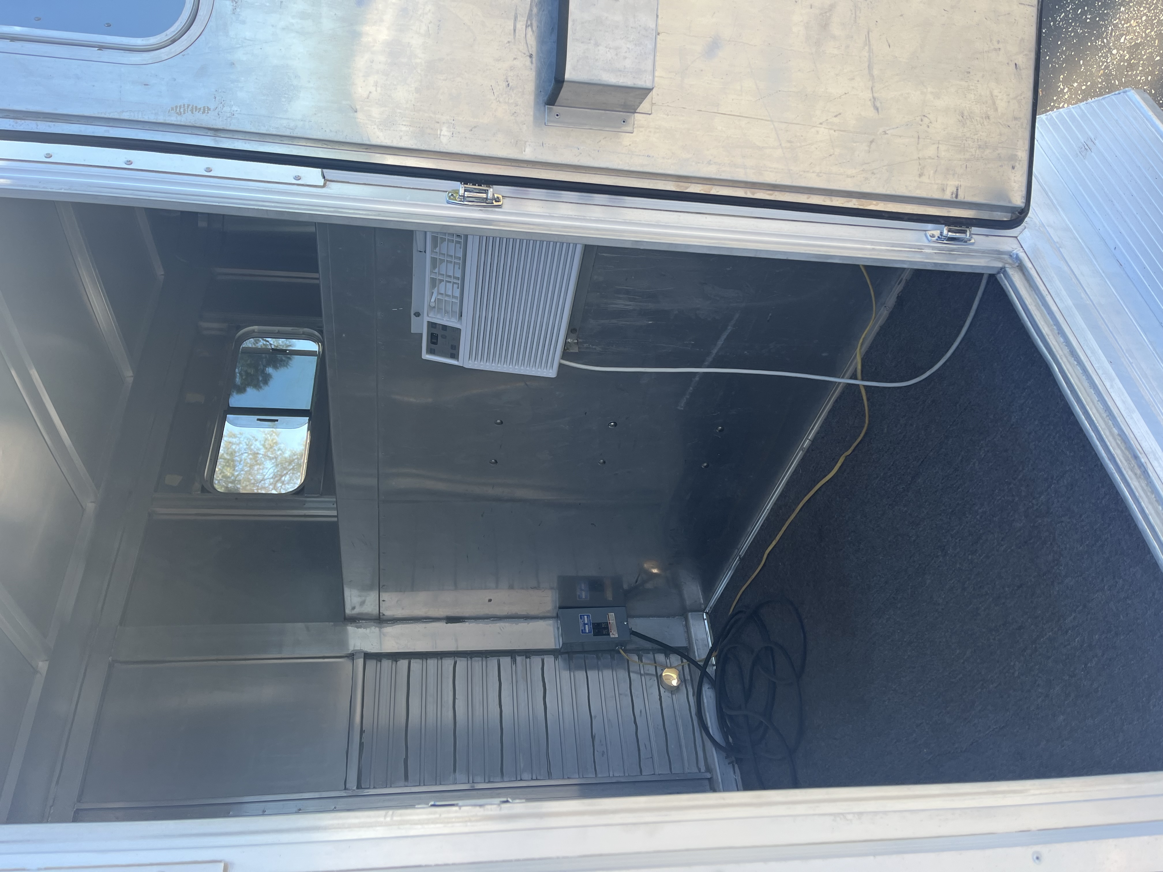 1991 Sundowner GN 2H Sunlite Horse Trailer
