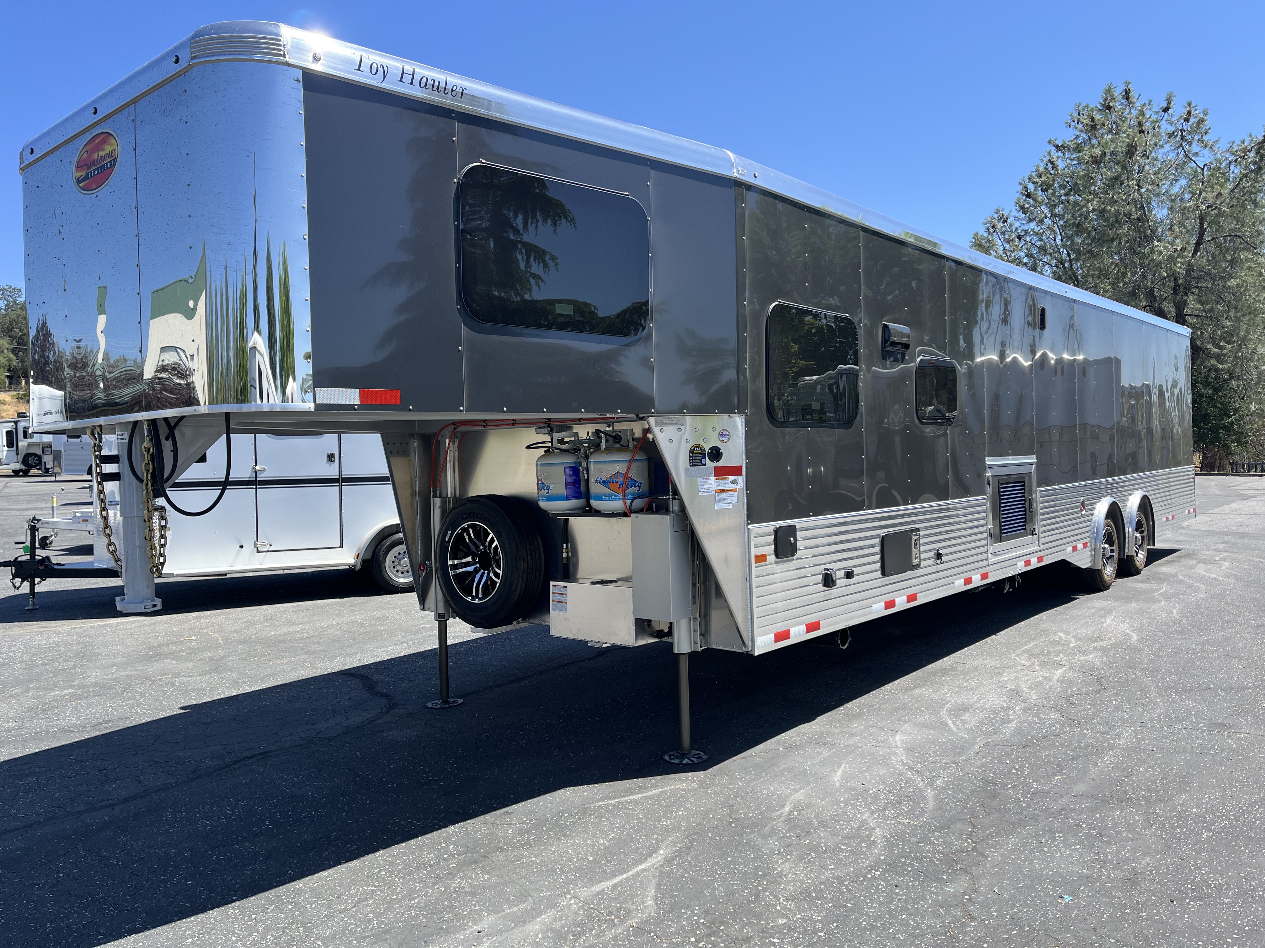 2026 Sundowner TOY HAULER 42' 2286 Toy Hauler