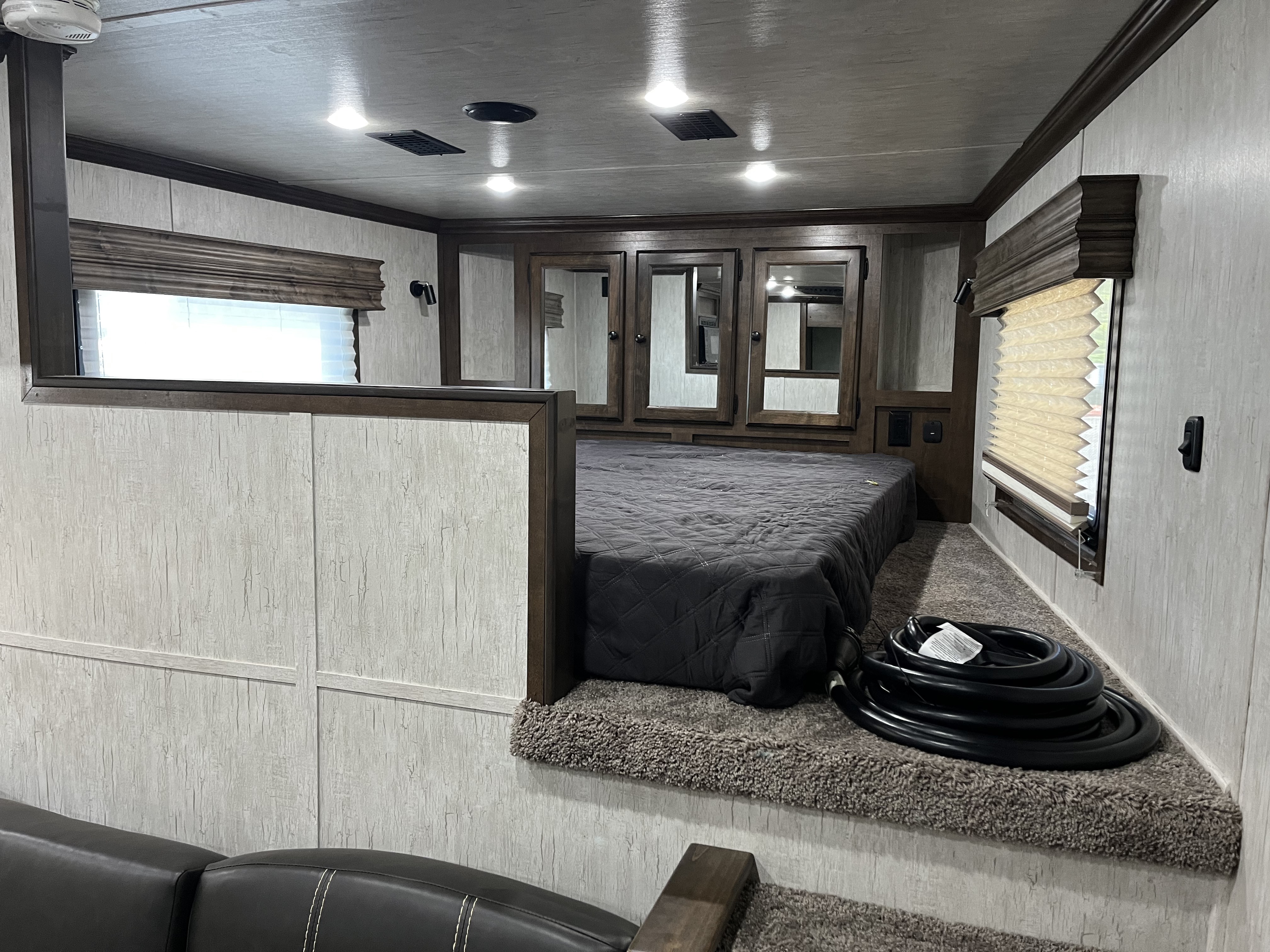 2026 Sundowner TOY HAULER 42' 2286 Toy Hauler