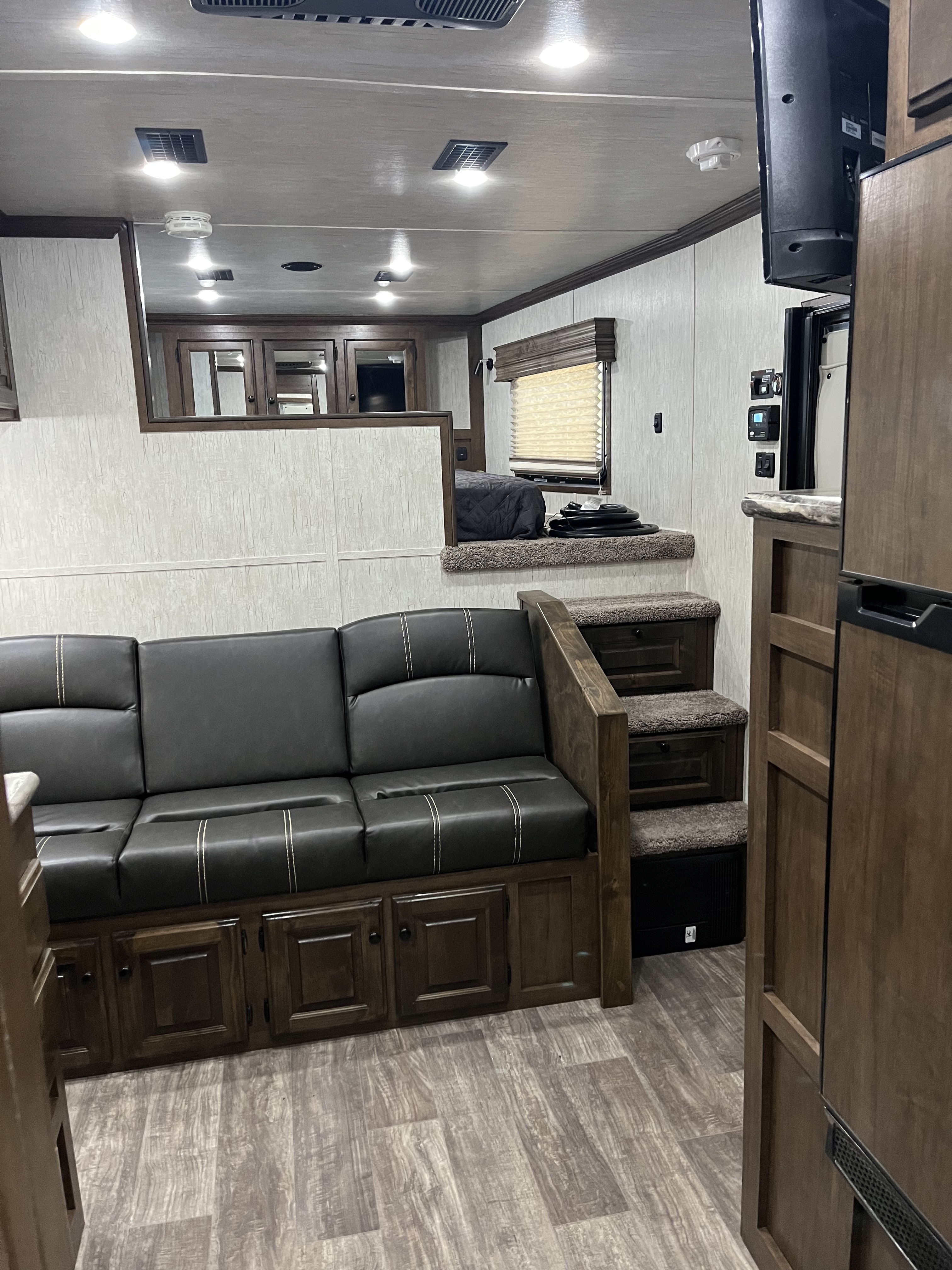 2026 Sundowner TOY HAULER 42' 2286 Toy Hauler