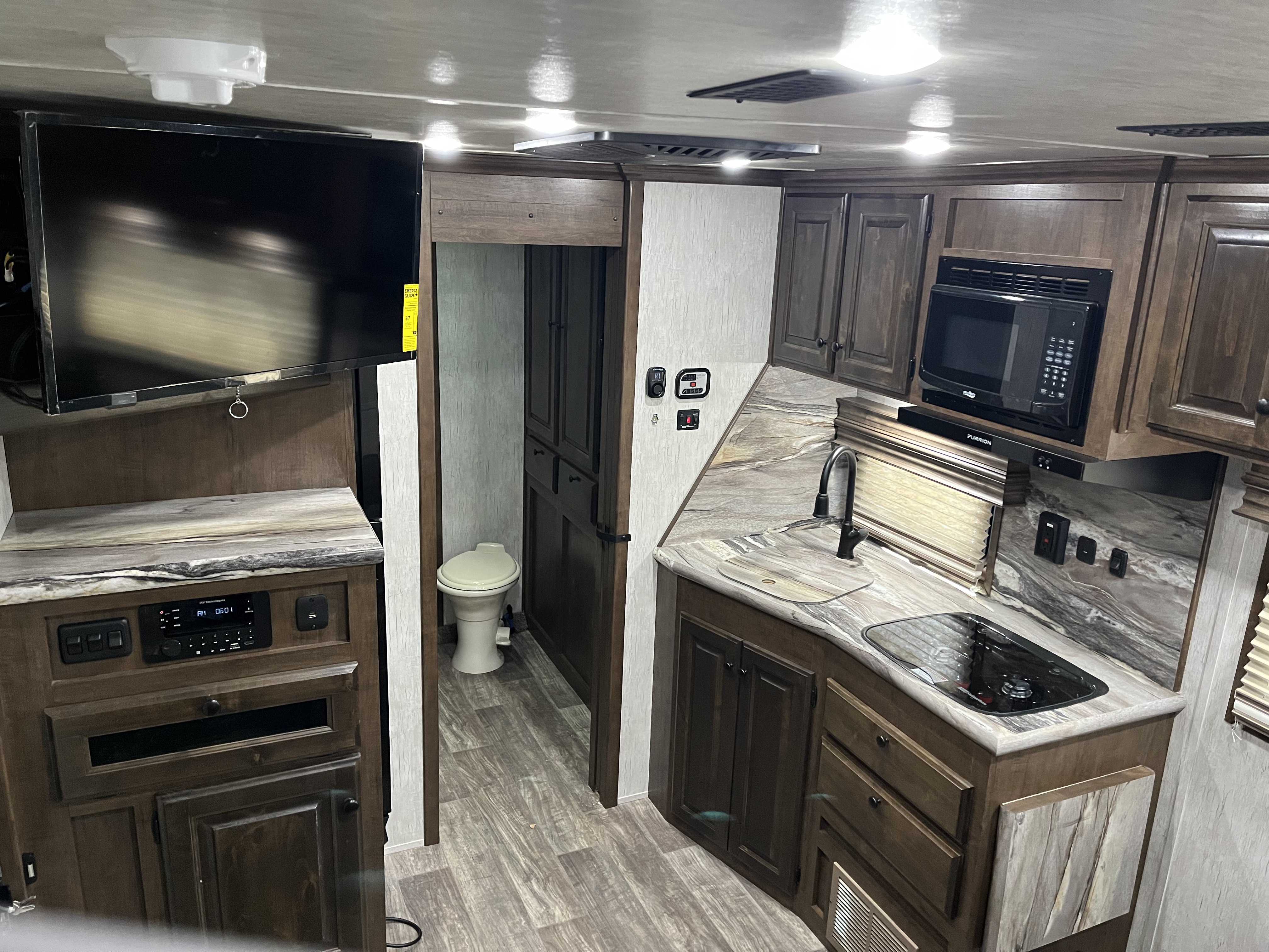 2026 Sundowner TOY HAULER 42' 2286 Toy Hauler