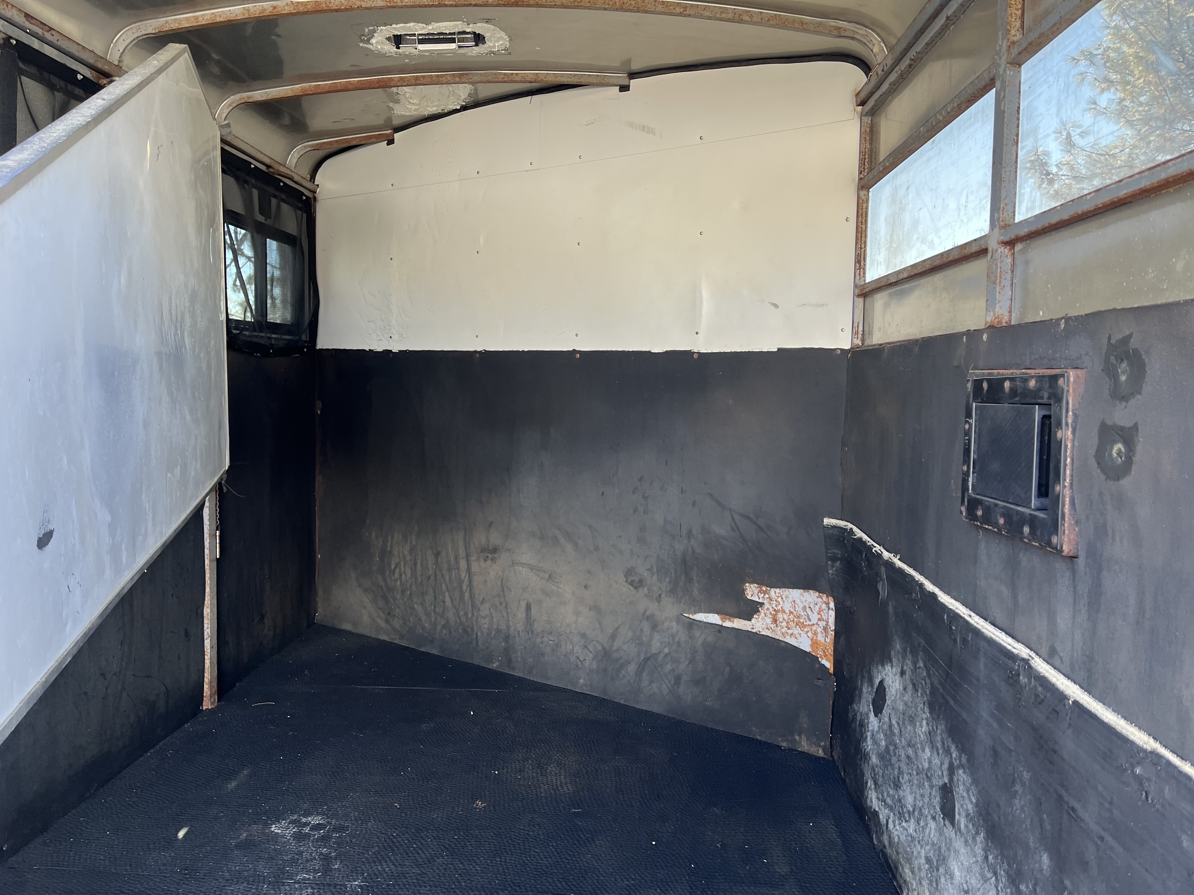 2006 Miley BP 2H Horse Trailer