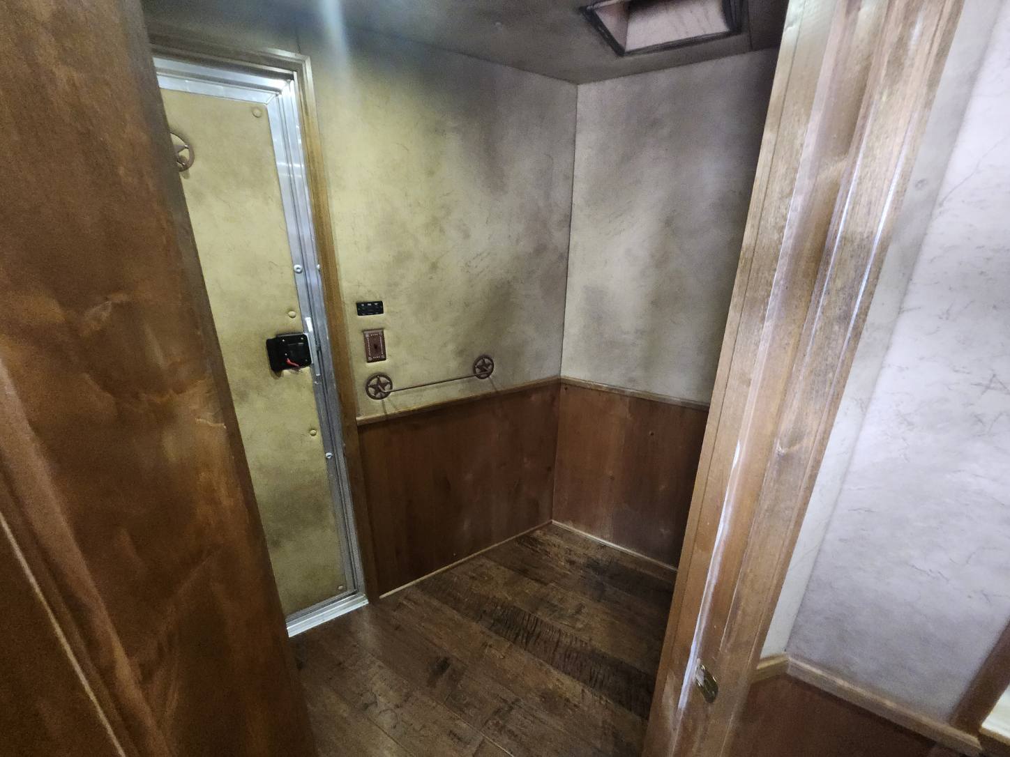 2009 Hart GN 4H Horse Trailer
