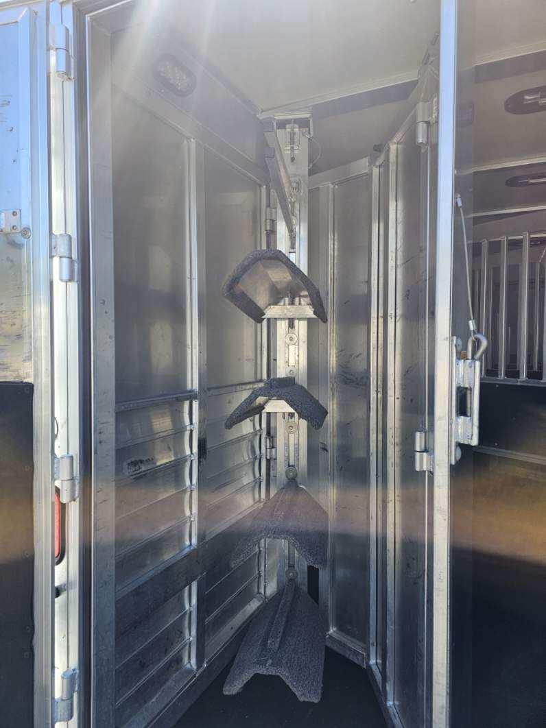 2009 Hart GN 4H Horse Trailer