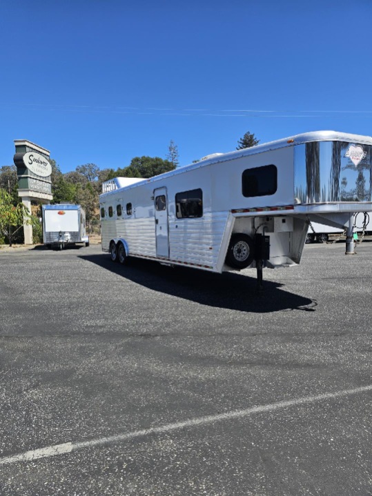 2009 Hart GN 4H Horse Trailer