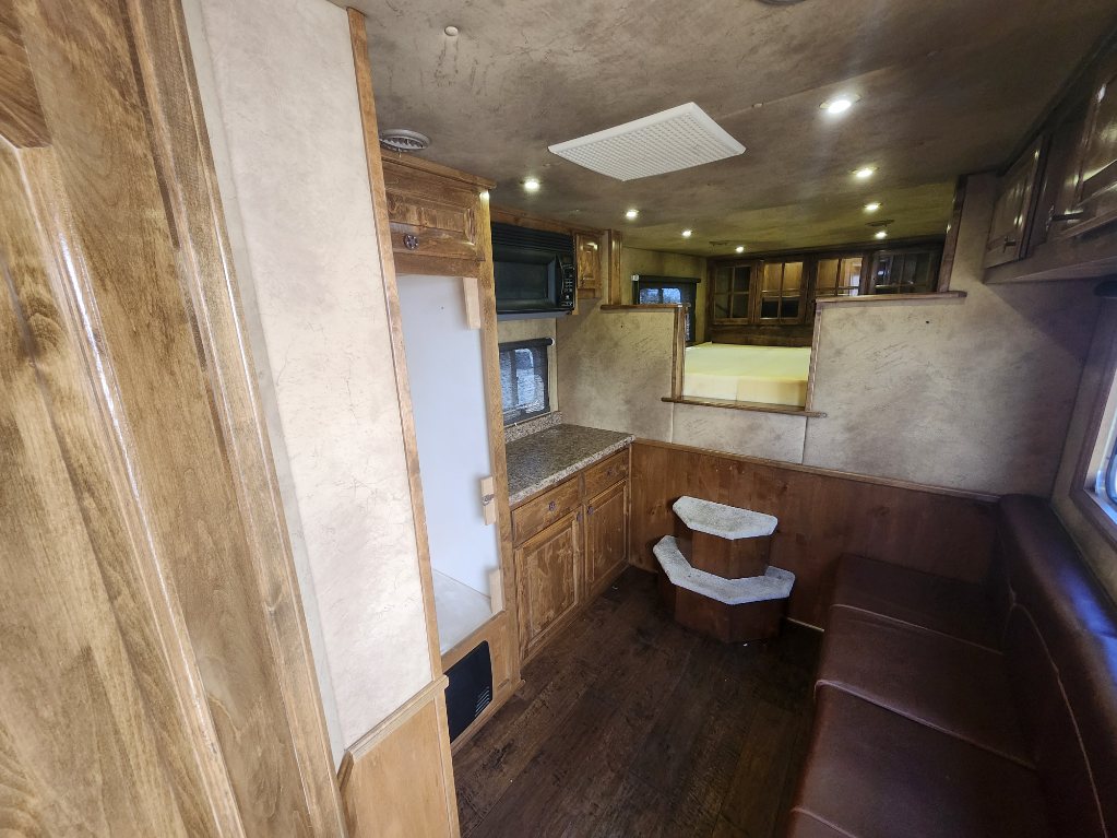 2009 Hart GN 4H Horse Trailer