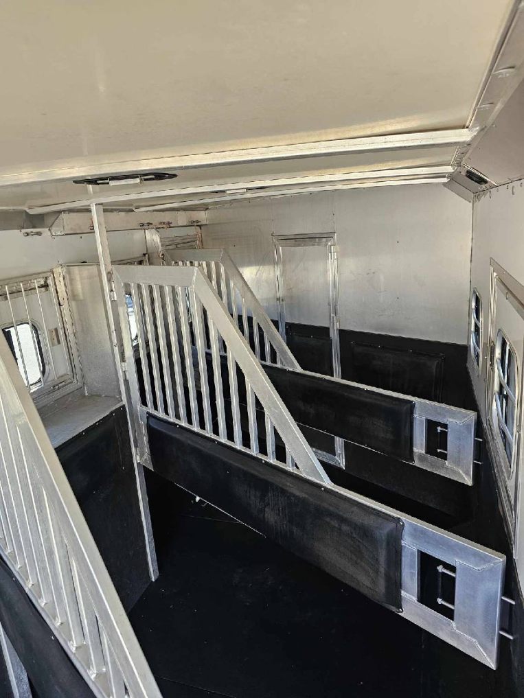 2009 Hart GN 4H Horse Trailer
