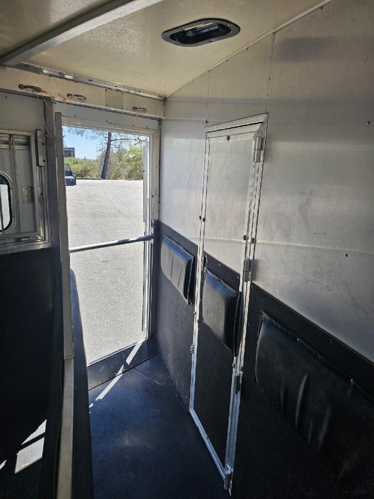2009 Hart GN 4H Horse Trailer