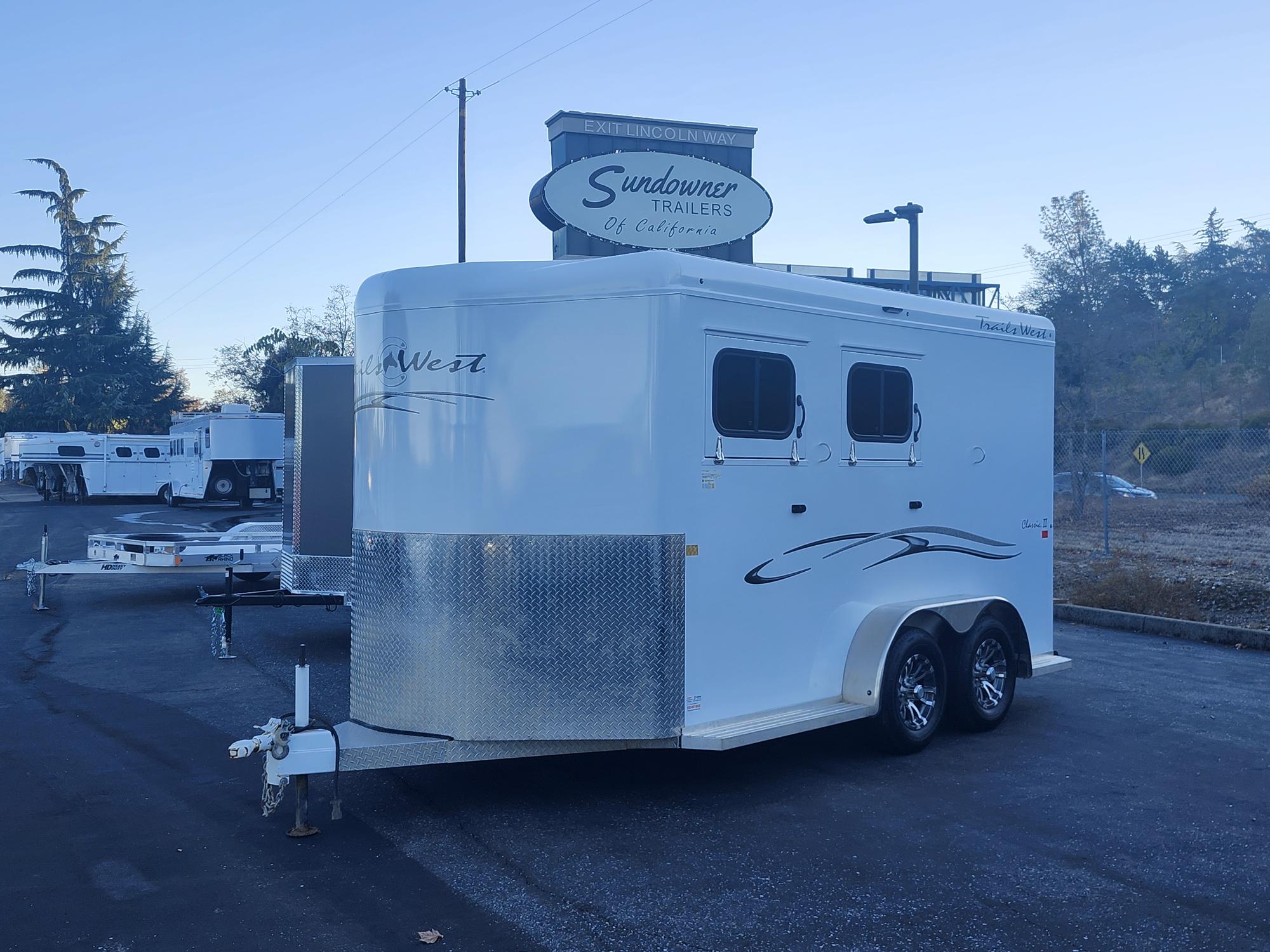 2022 Trails West BP 2H CLASSIC II WB Horse Trailer