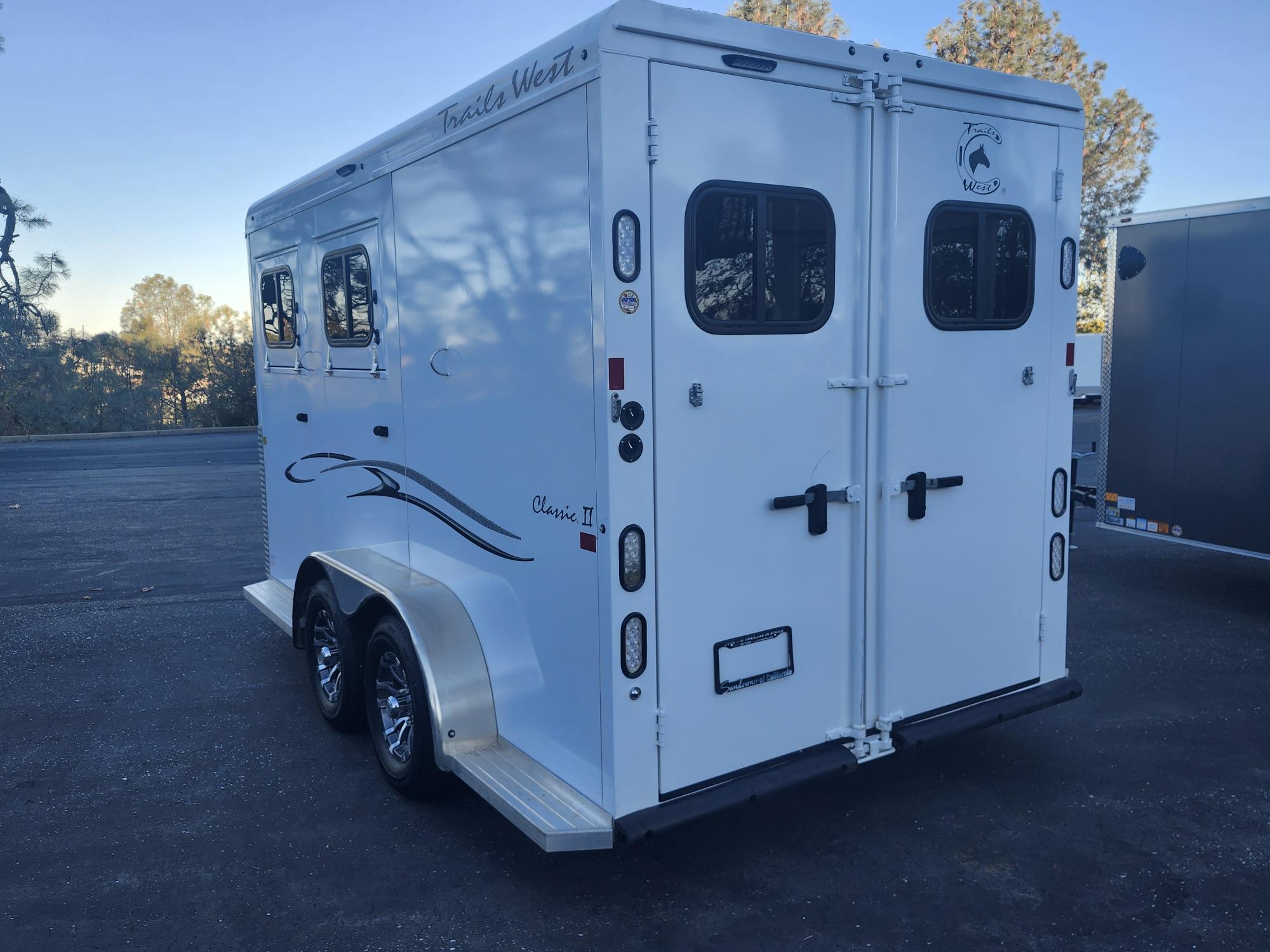 2022 Trails West BP 2H CLASSIC II WB Horse Trailer