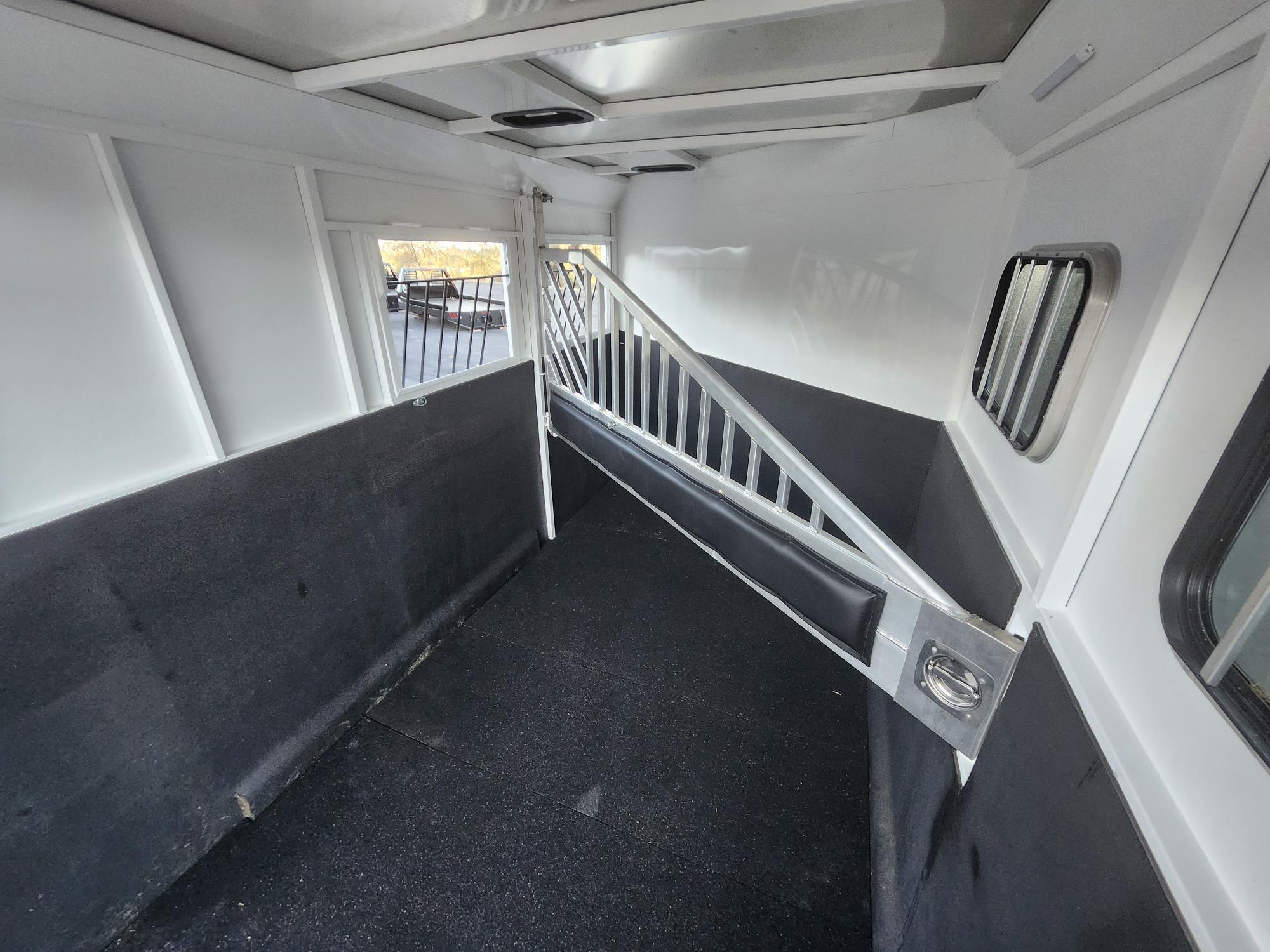 2022 Trails West BP 2H CLASSIC II WB Horse Trailer
