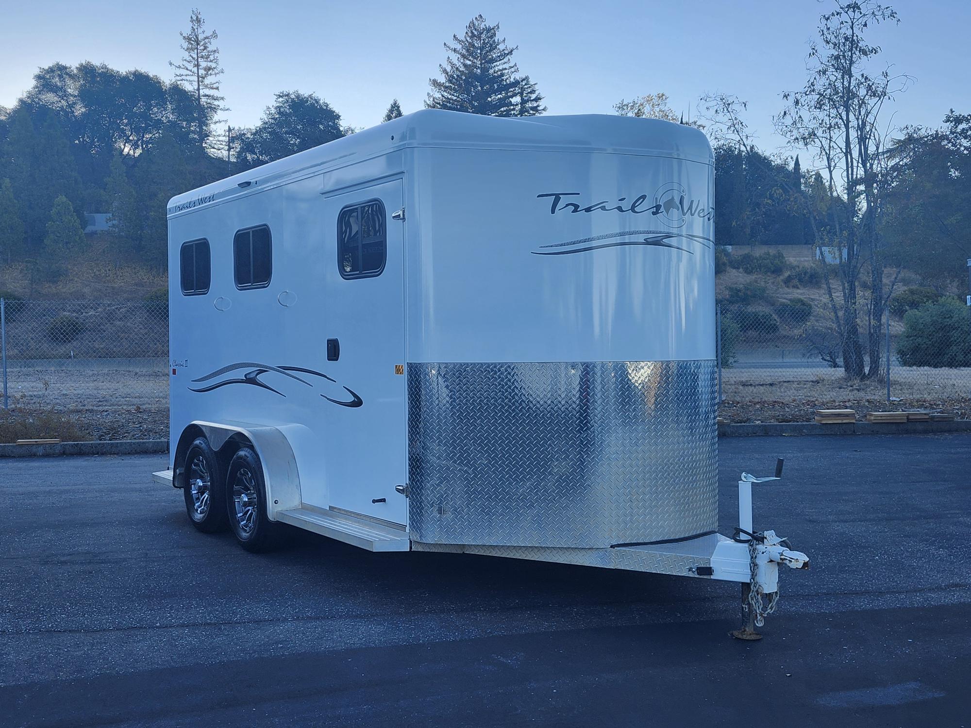 2022 Trails West BP 2H CLASSIC II WB Horse Trailer