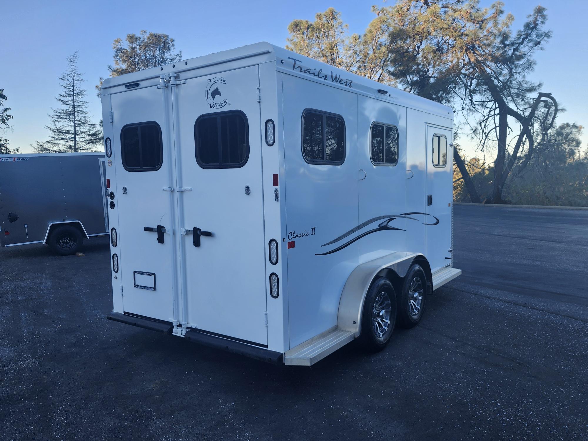 2022 Trails West BP 2H CLASSIC II WB Horse Trailer
